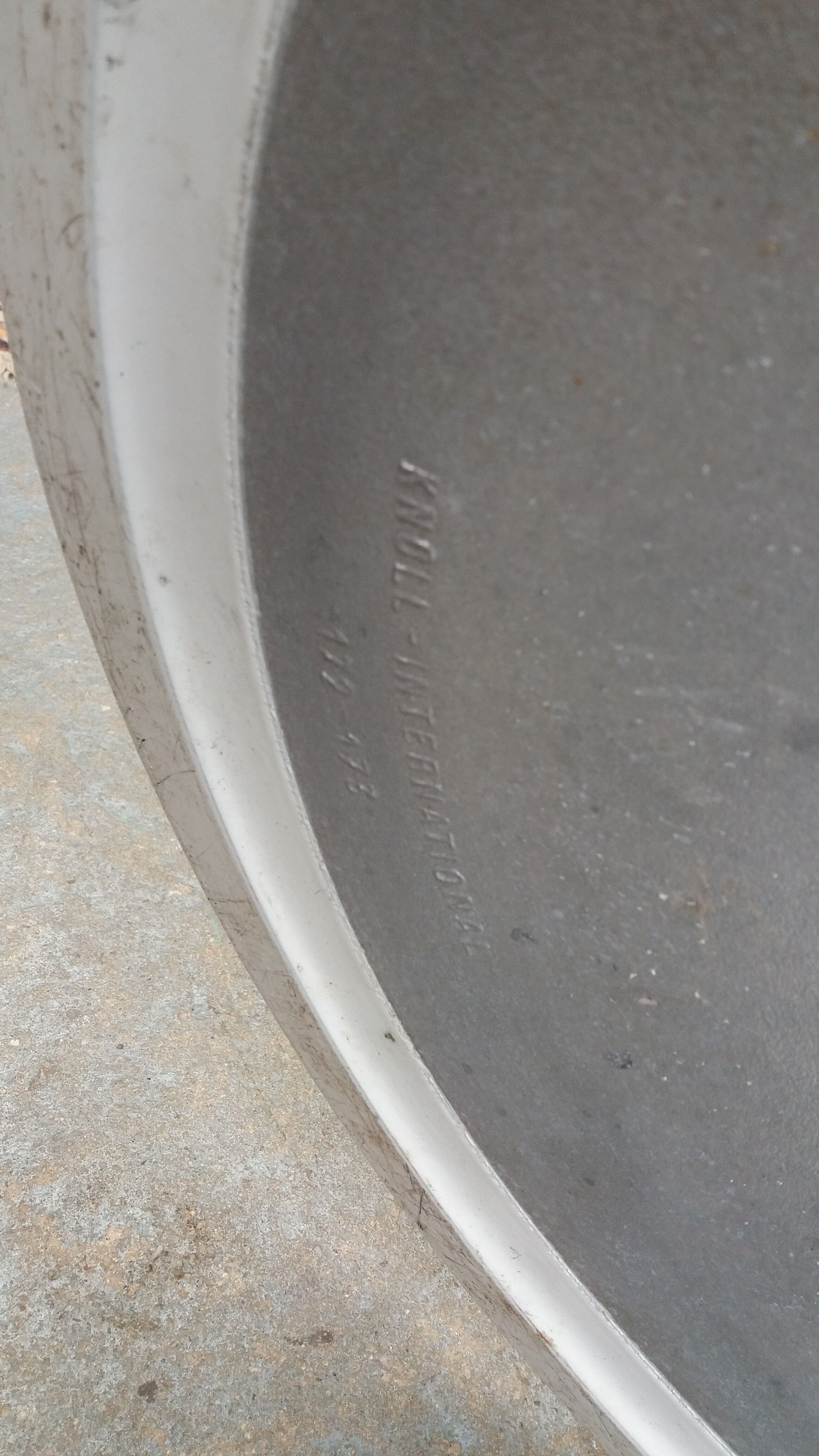 Saarinen tulip table