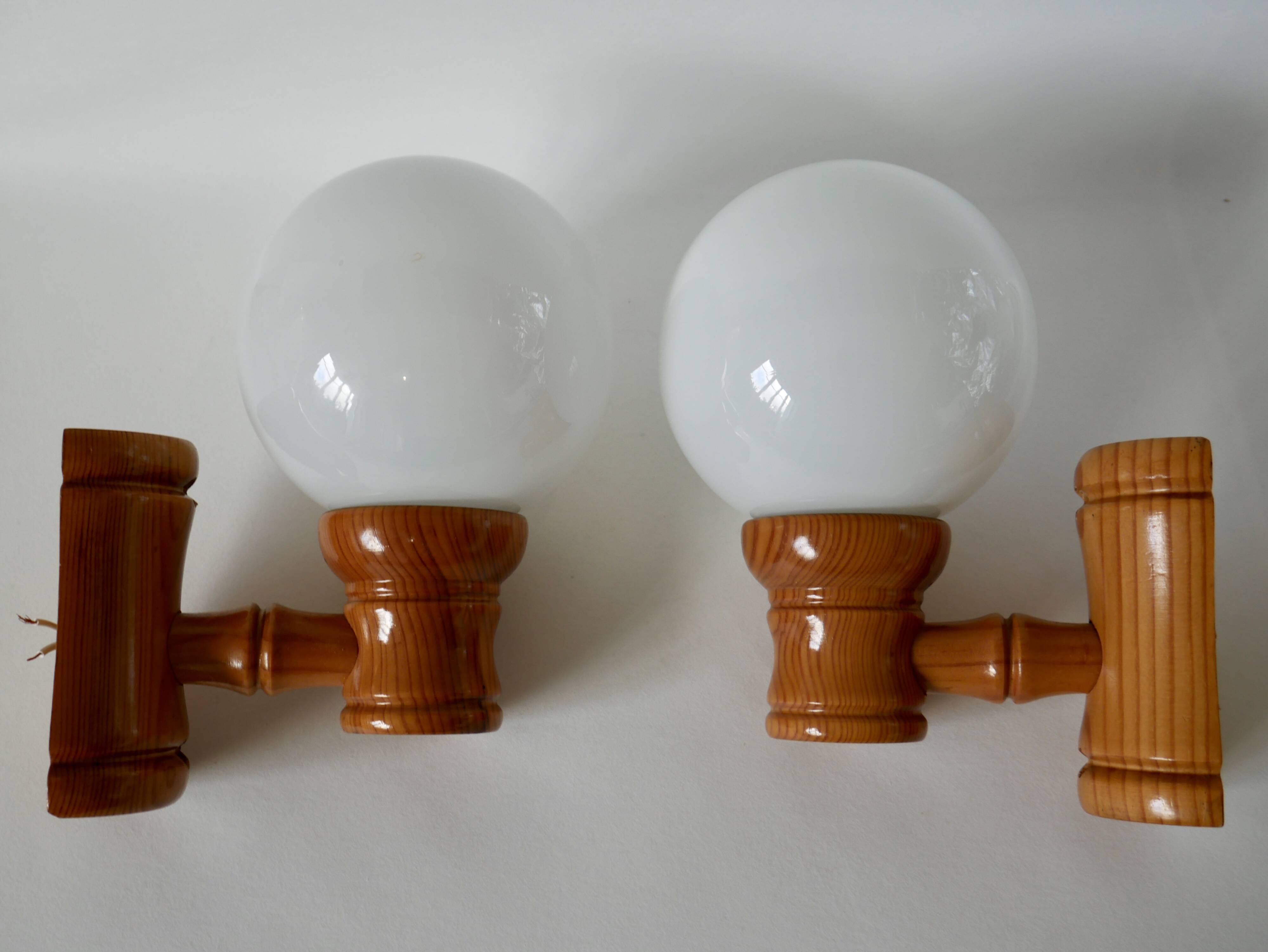 Pair of globe wall lights in pine and opaline from the 60s