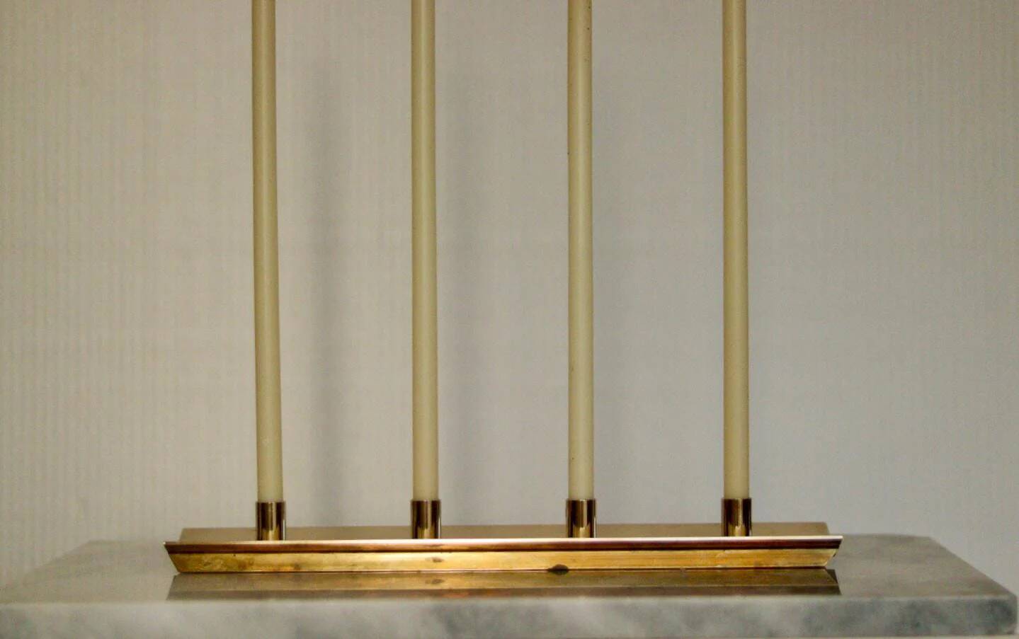 Candelabre en laiton suédois du milieu du siècle par Pierre Forsell pour Skultuna