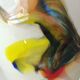 Vase flammé/volutes en opaline blanche/Verre d Art polychromes. Style Murano. Haut 23,5 cm