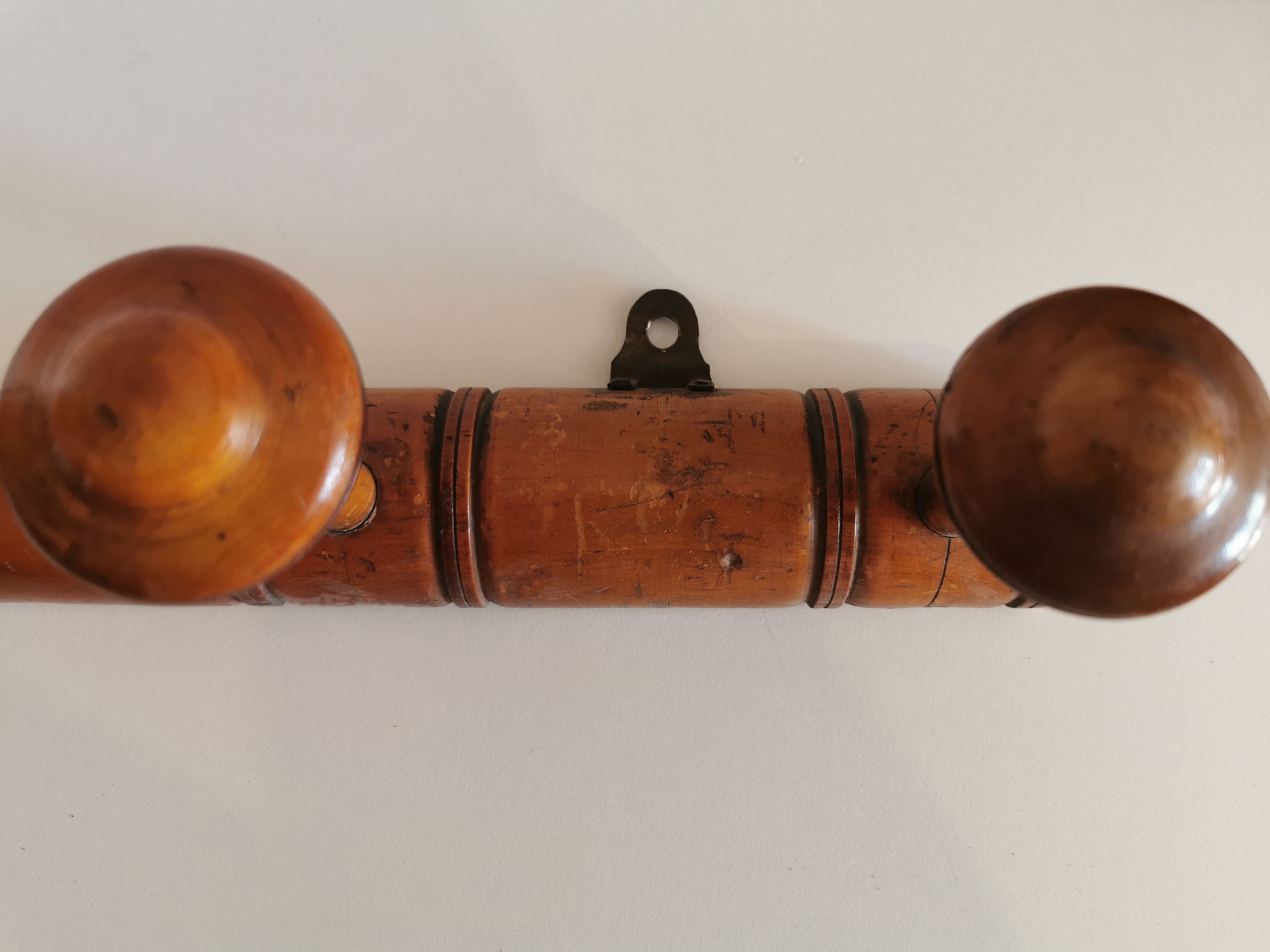 Old wall coat holder with 5 patères