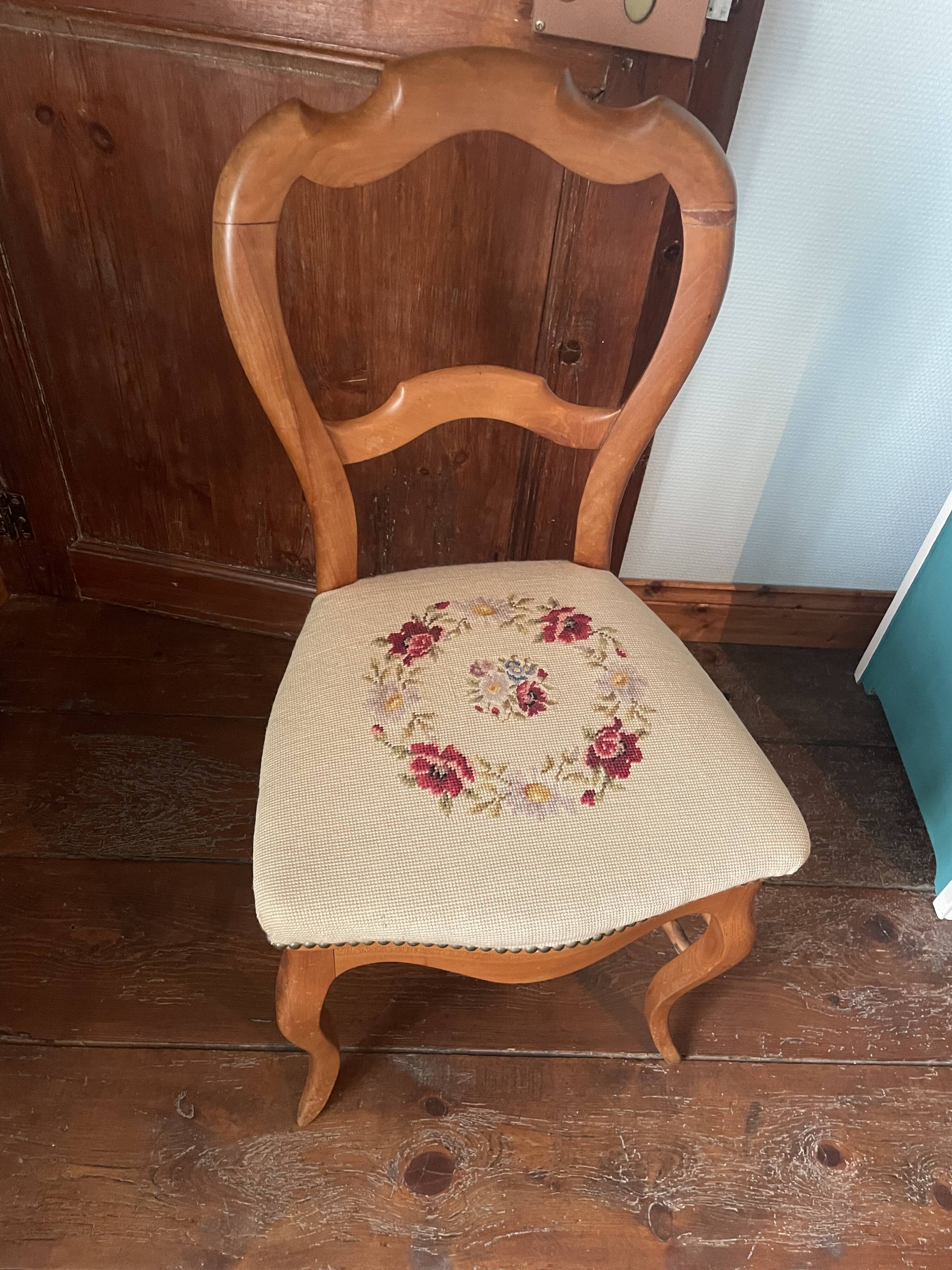 Chaise capitonnée