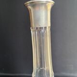 Carafe en cristal soufflé, taillé et col en argent