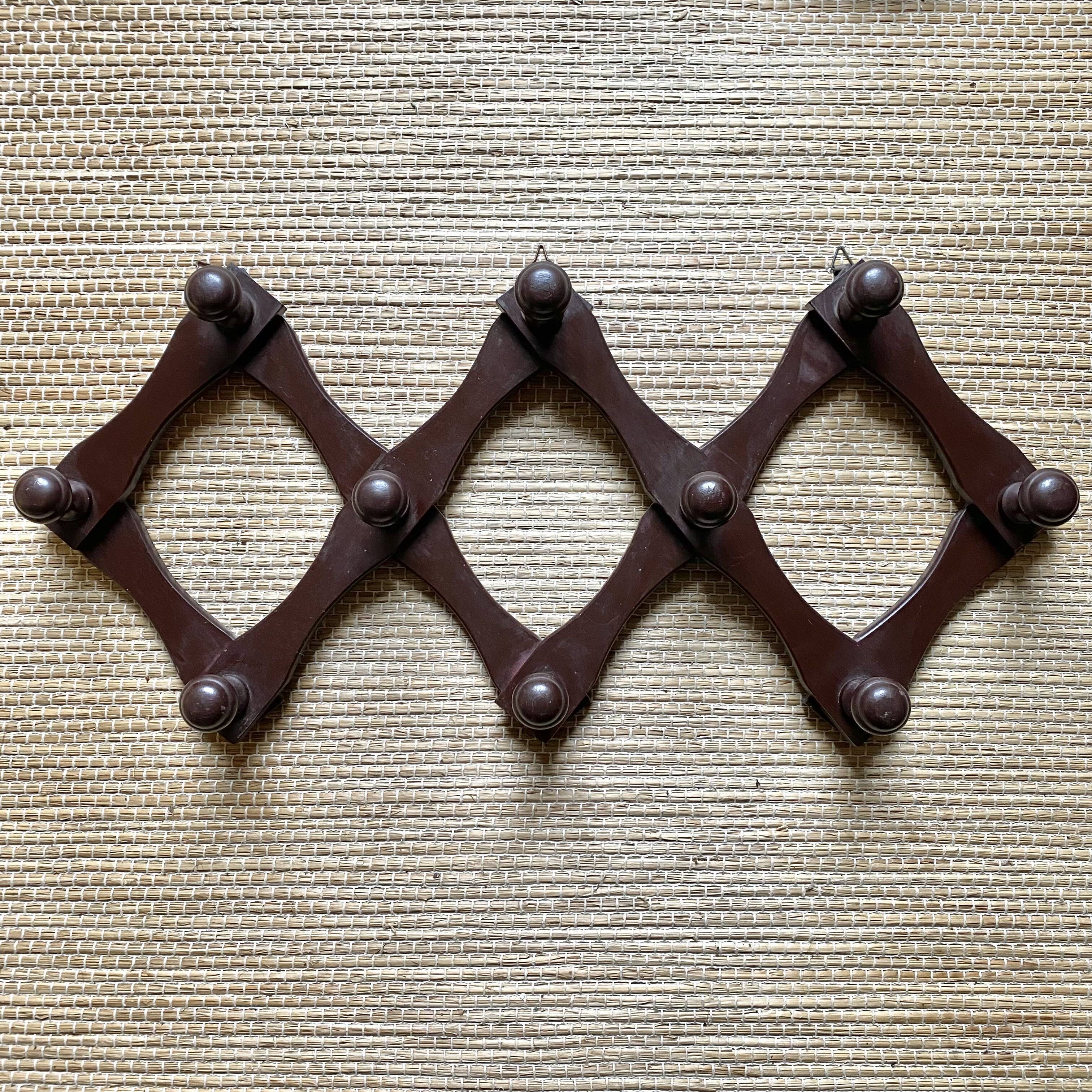Extendable vintage wall coat rack