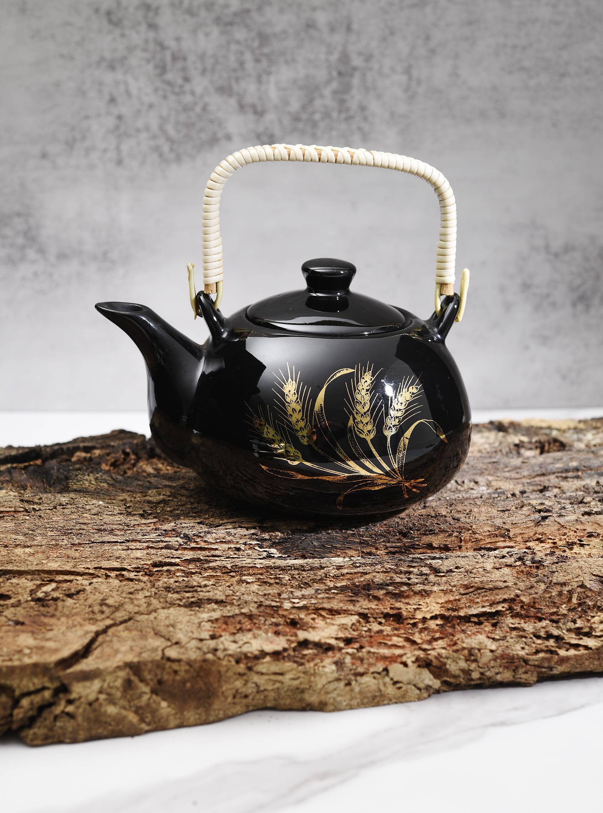 Japanese tea service, teapot and 6 cups, black, gold pattern.