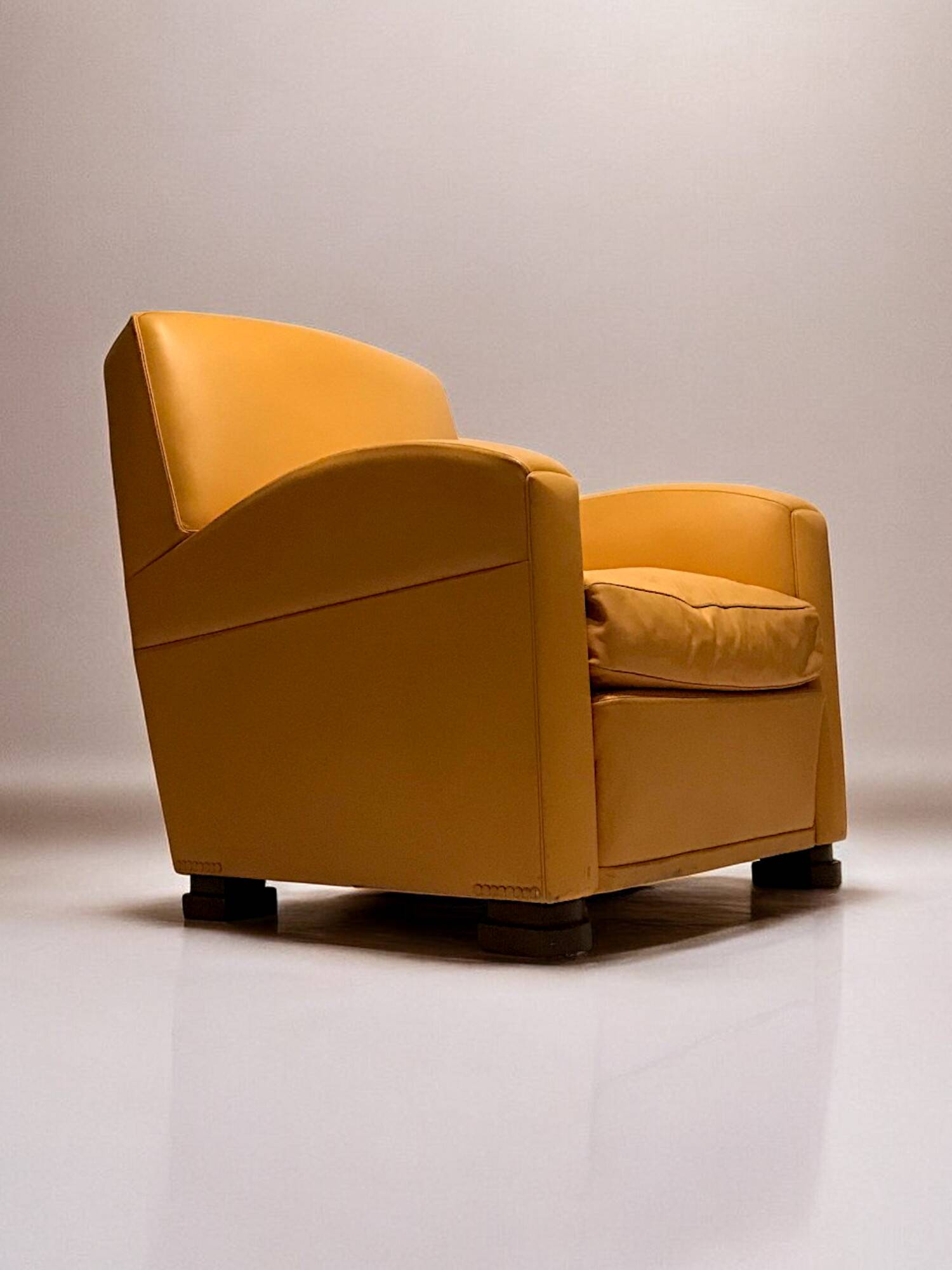 Poltrona Frau - “Tabarin” club armchair - c. 1980 - Italy -