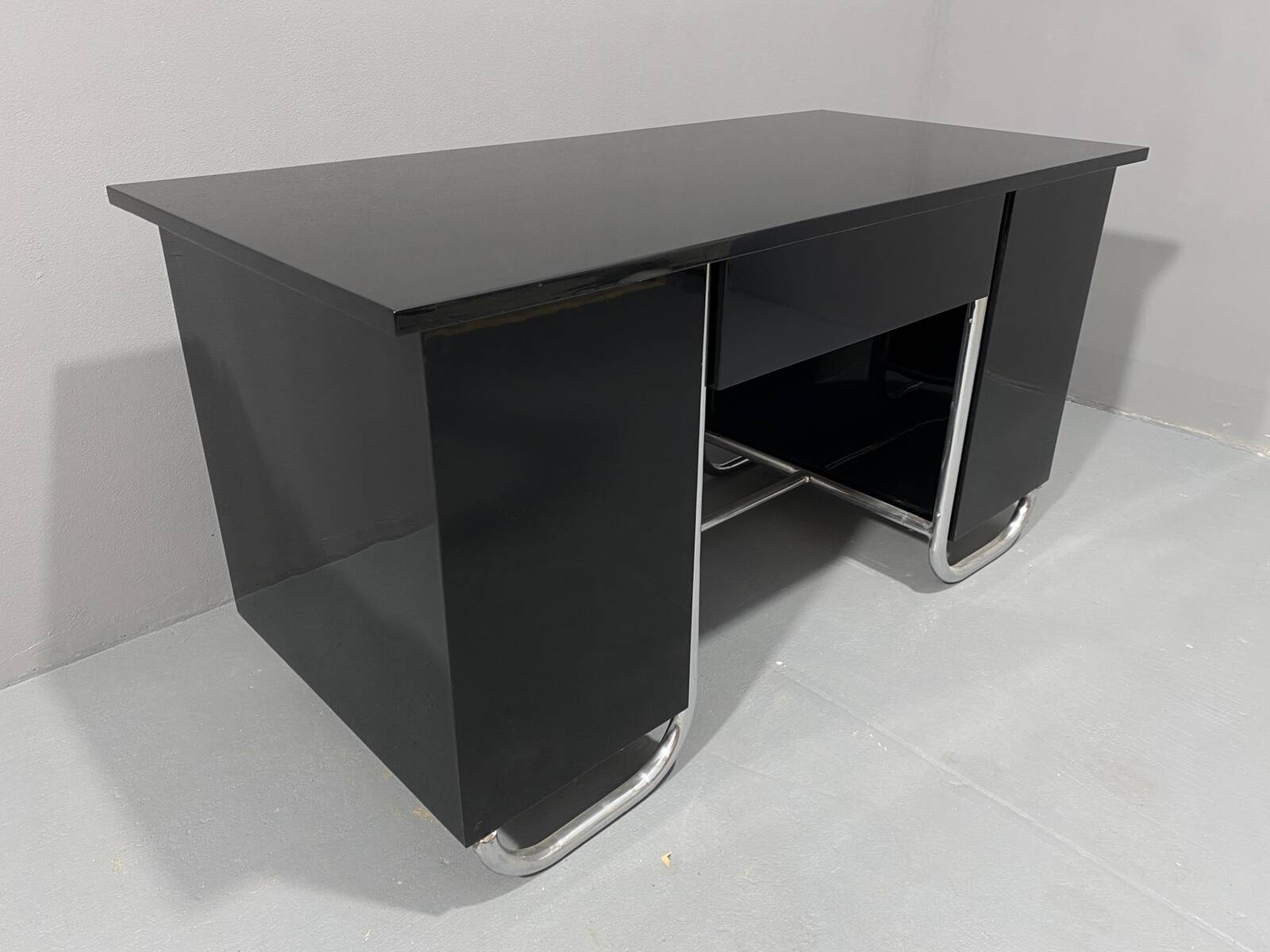 Bureau moderniste tchécoslovaque en chrome et bois, années 1950, Europe