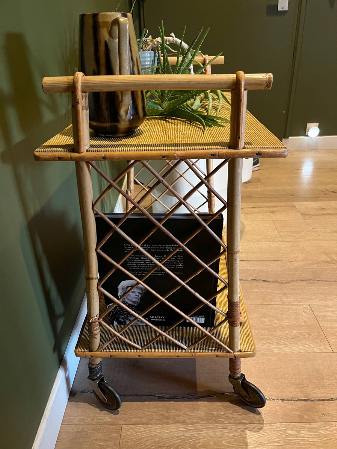Rolling side table, serving cart, vintage rattan and wicker 60.