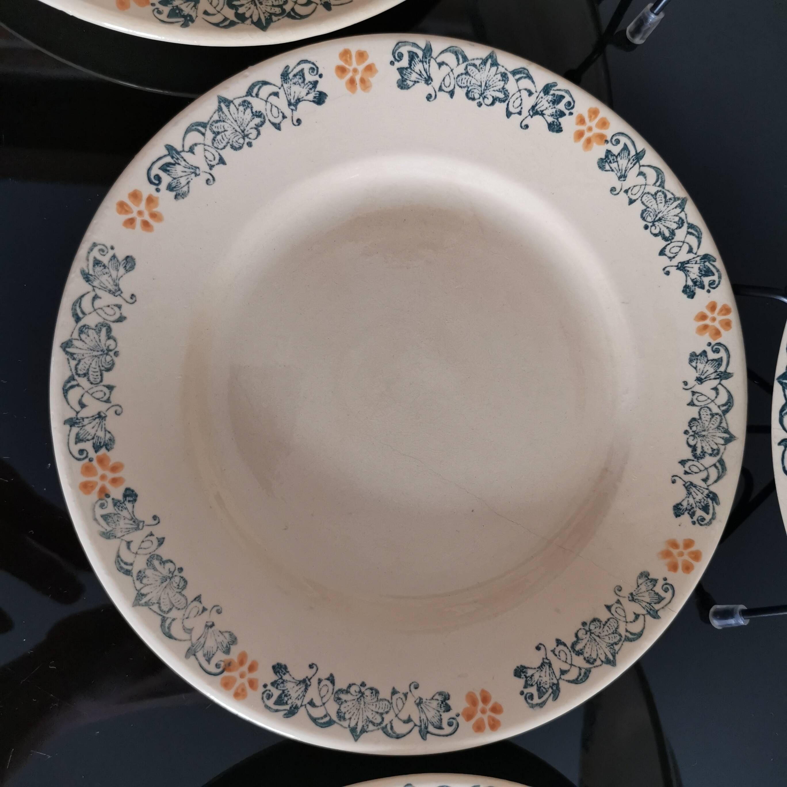 Set of 8 Moulin des Loups dessert plates