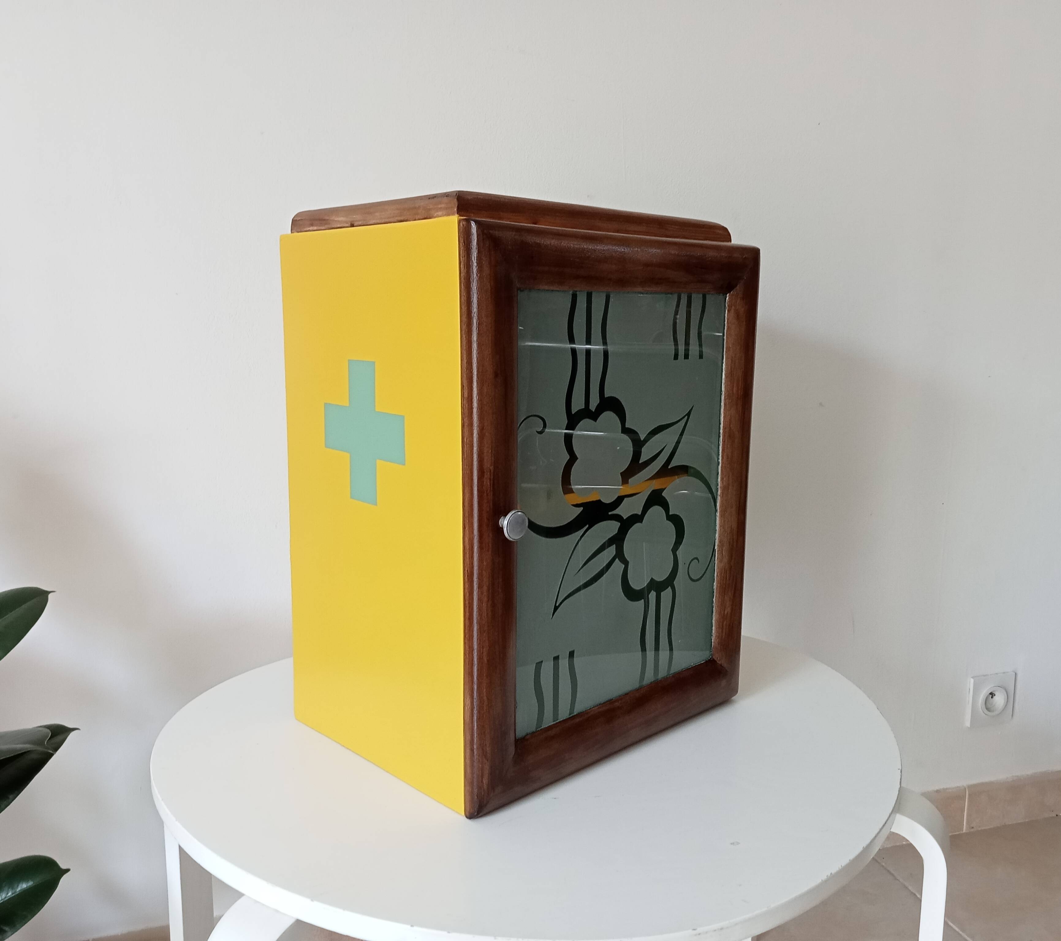 Vintage medicine cabinet 50s/60s