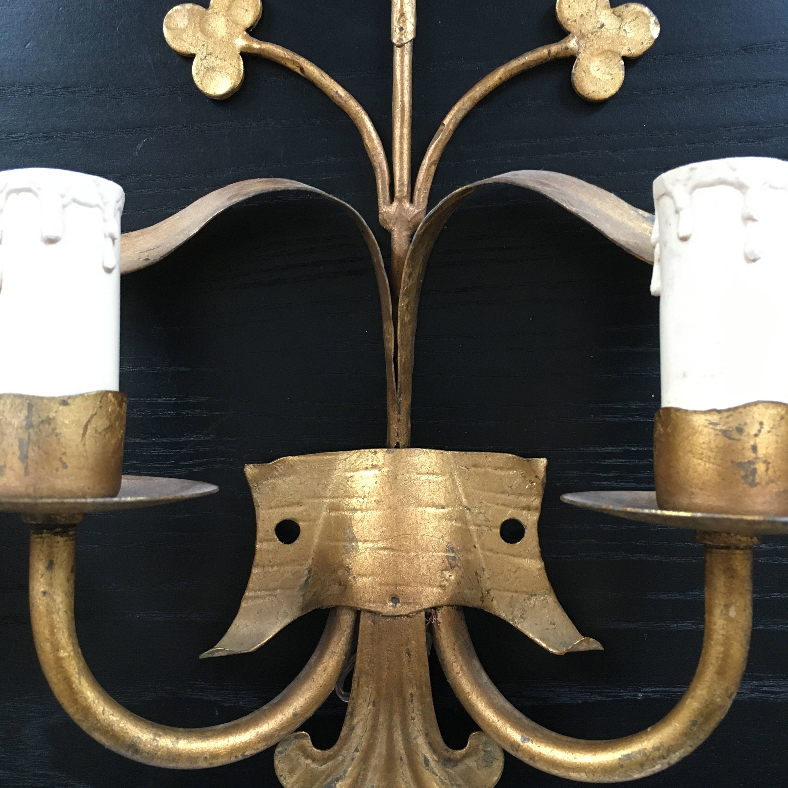 Paire d’appliques en métal doré