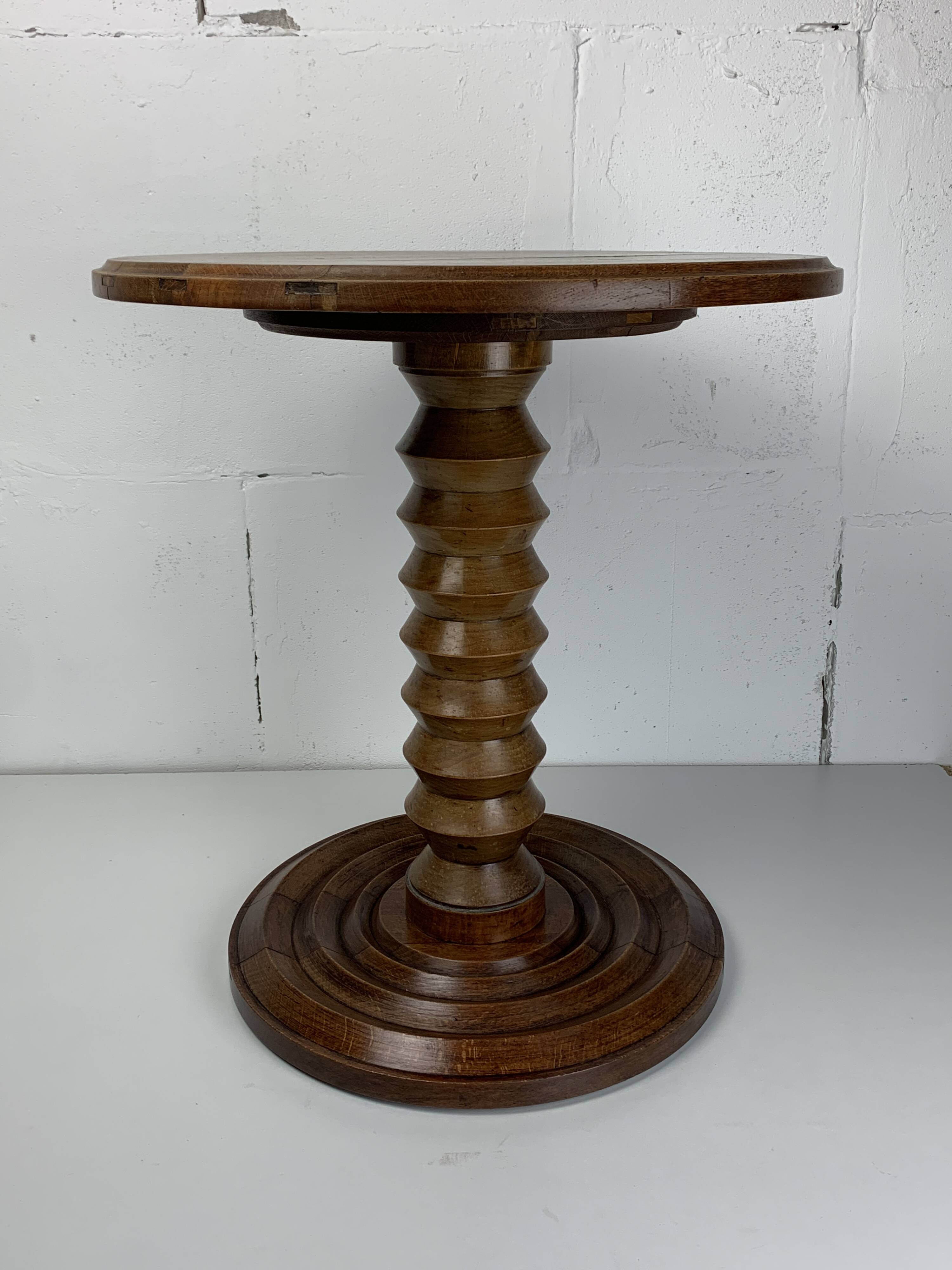 Table d'appoint en bois tourné brutaliste français de style Charles Dudouyt, France, années 1940