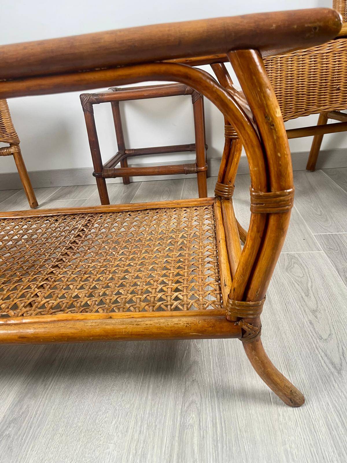 Vintage rattan & glass coffee table – 86 cm – authentic charm
