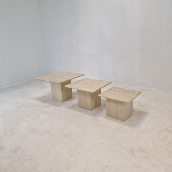 Set de 3 tables basses ou d’appoint en travertin italien, années 1980