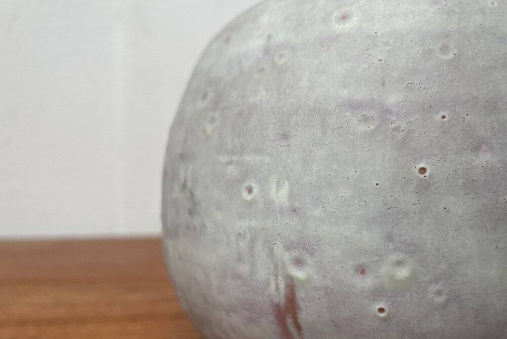 Minimalist vase from a German workshop from the mid-century by Lu and Gerd Grove, 1961.