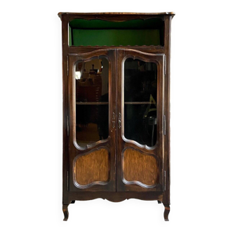 Vaisselier, armoire vitrée en bois foncé et coton vert