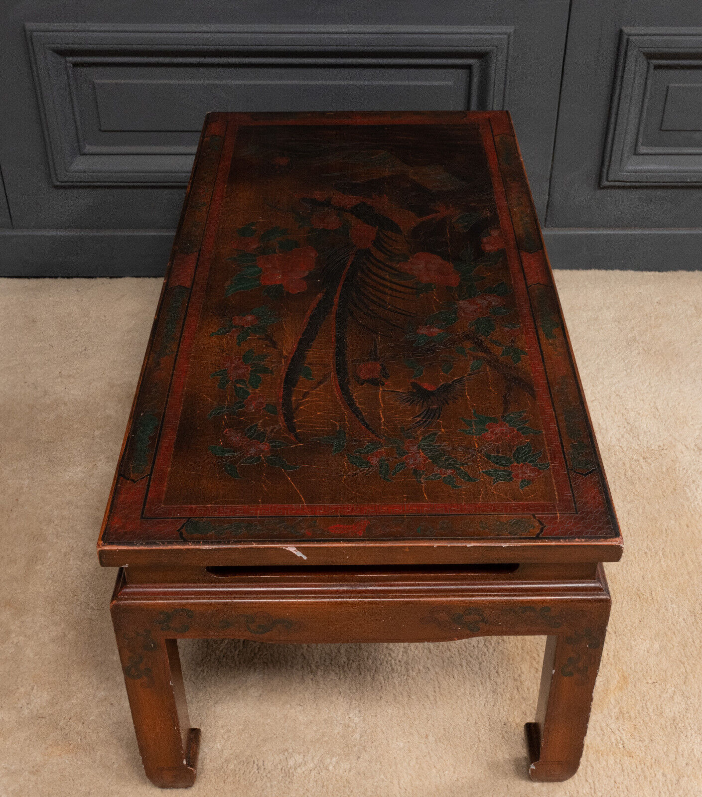 Chinese coffee table lacquer red background naturalistic décor twentieth