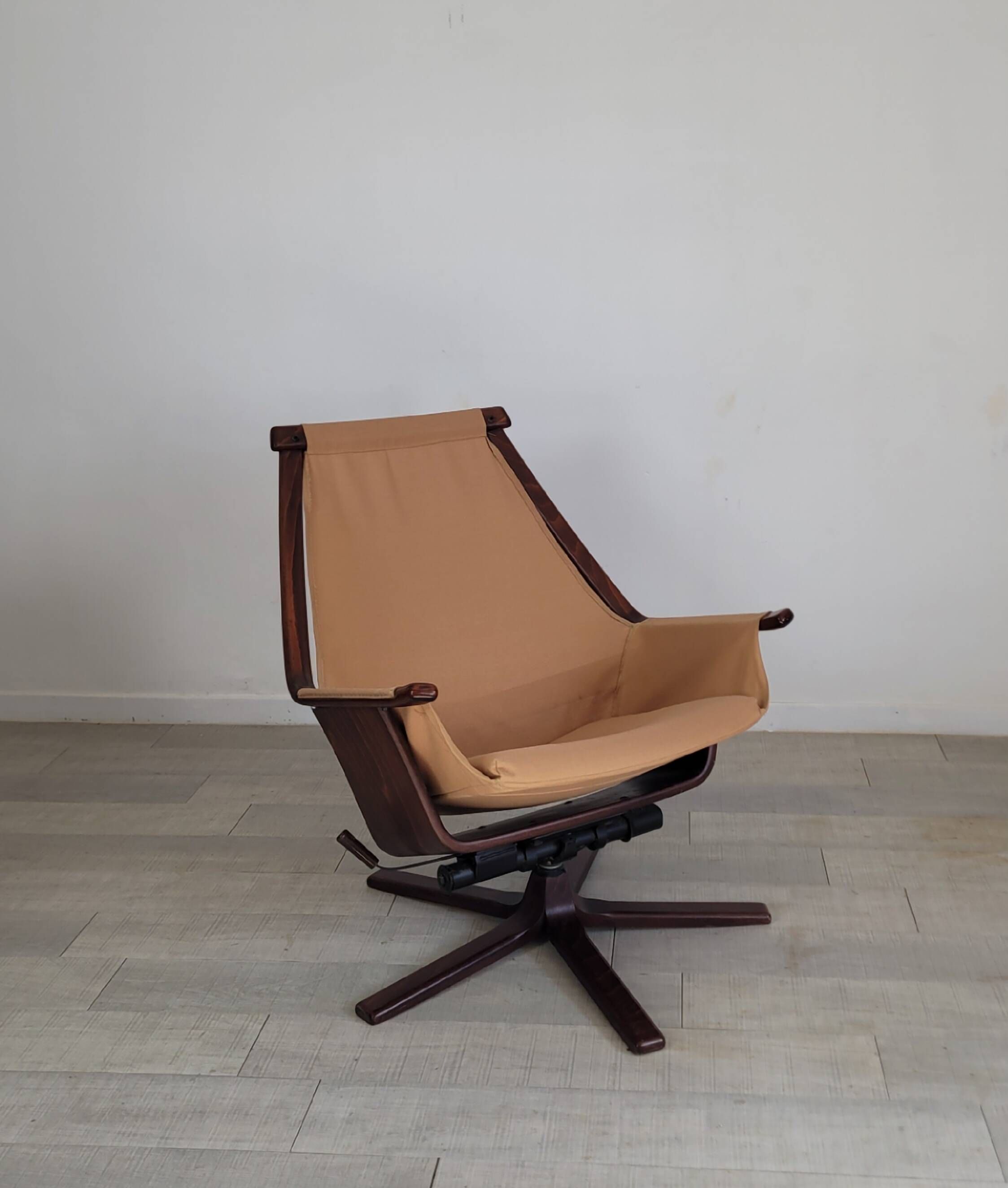Vintage Göte Mobler 1960s swivel and reclining lounge chair