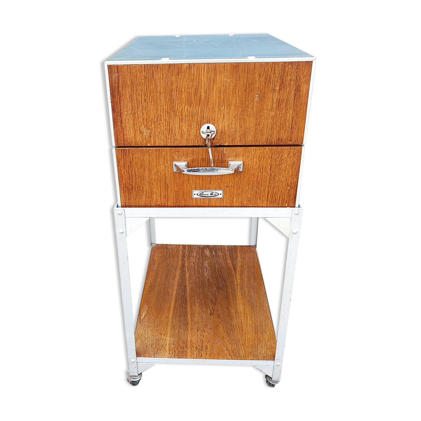 Metal binder ruwa bell