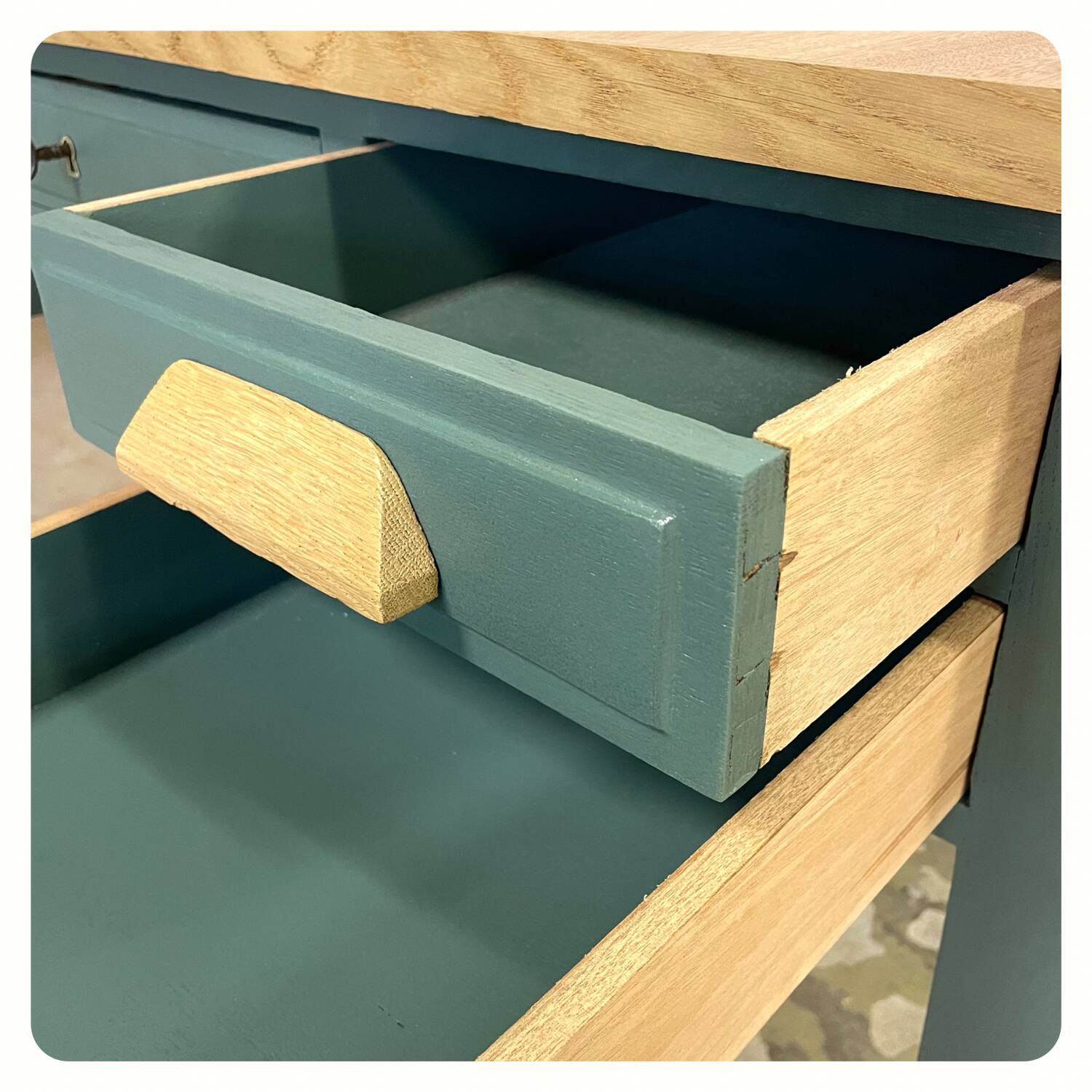 Vintage desk with 5 drawers