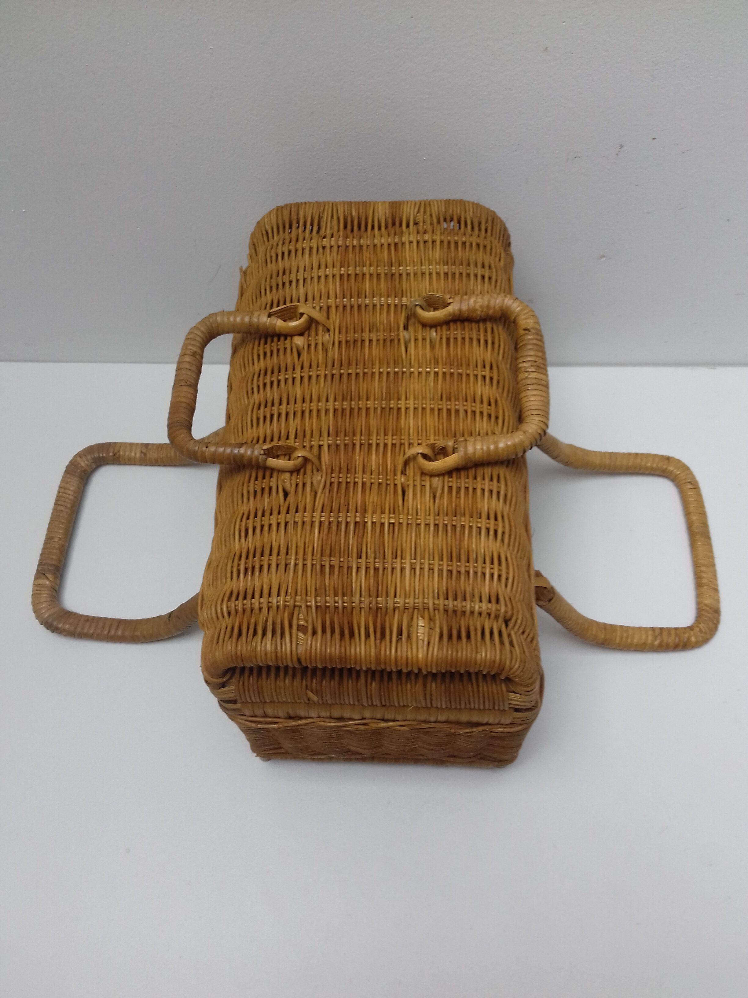 Valisette en osier vintage