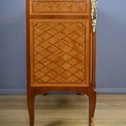 Commode Sauteuse en Marqueterie, style Transition Louis XV Louis XVI – Débu