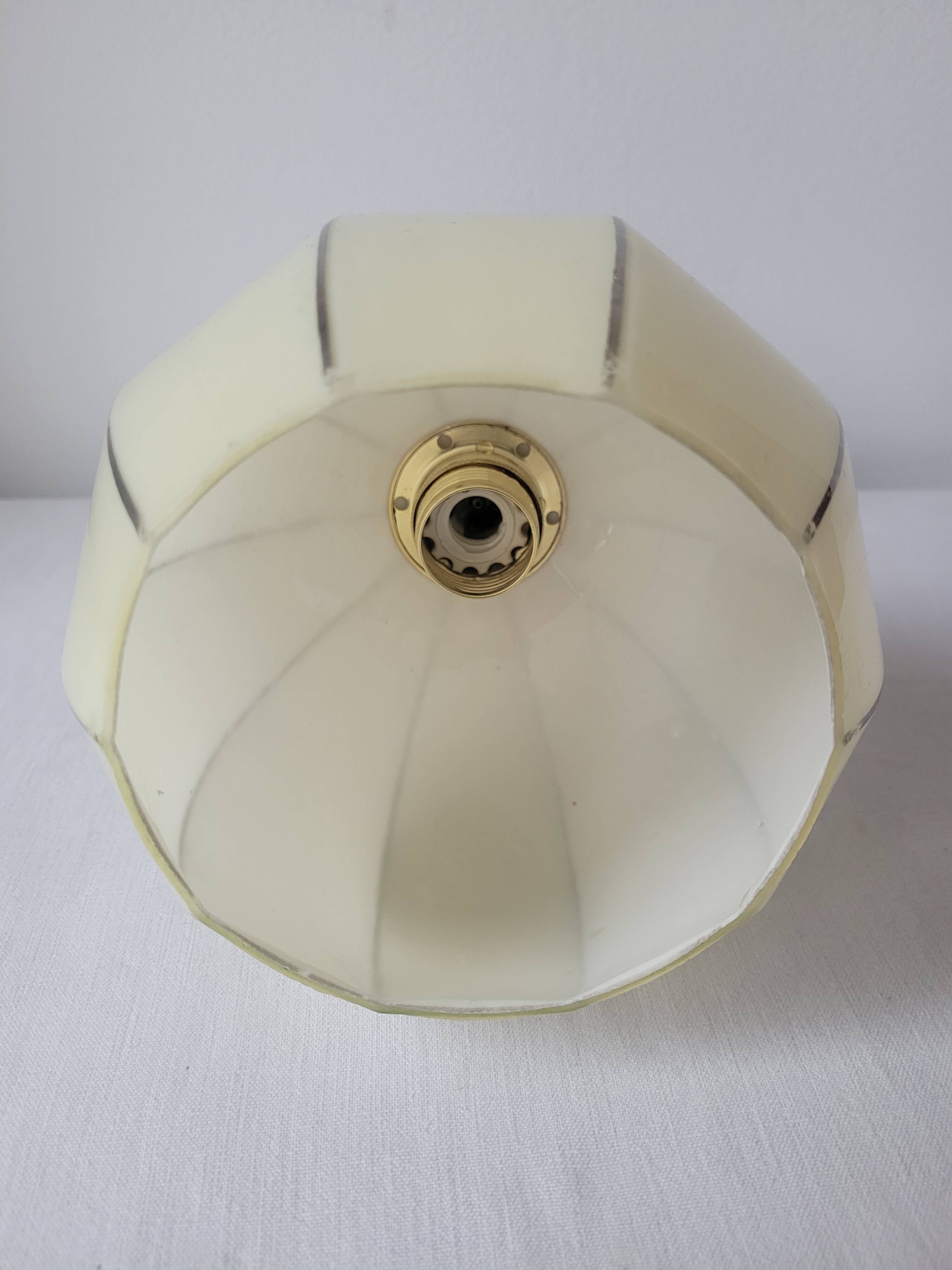 Wall lamp in opaline, brass and porcelain
