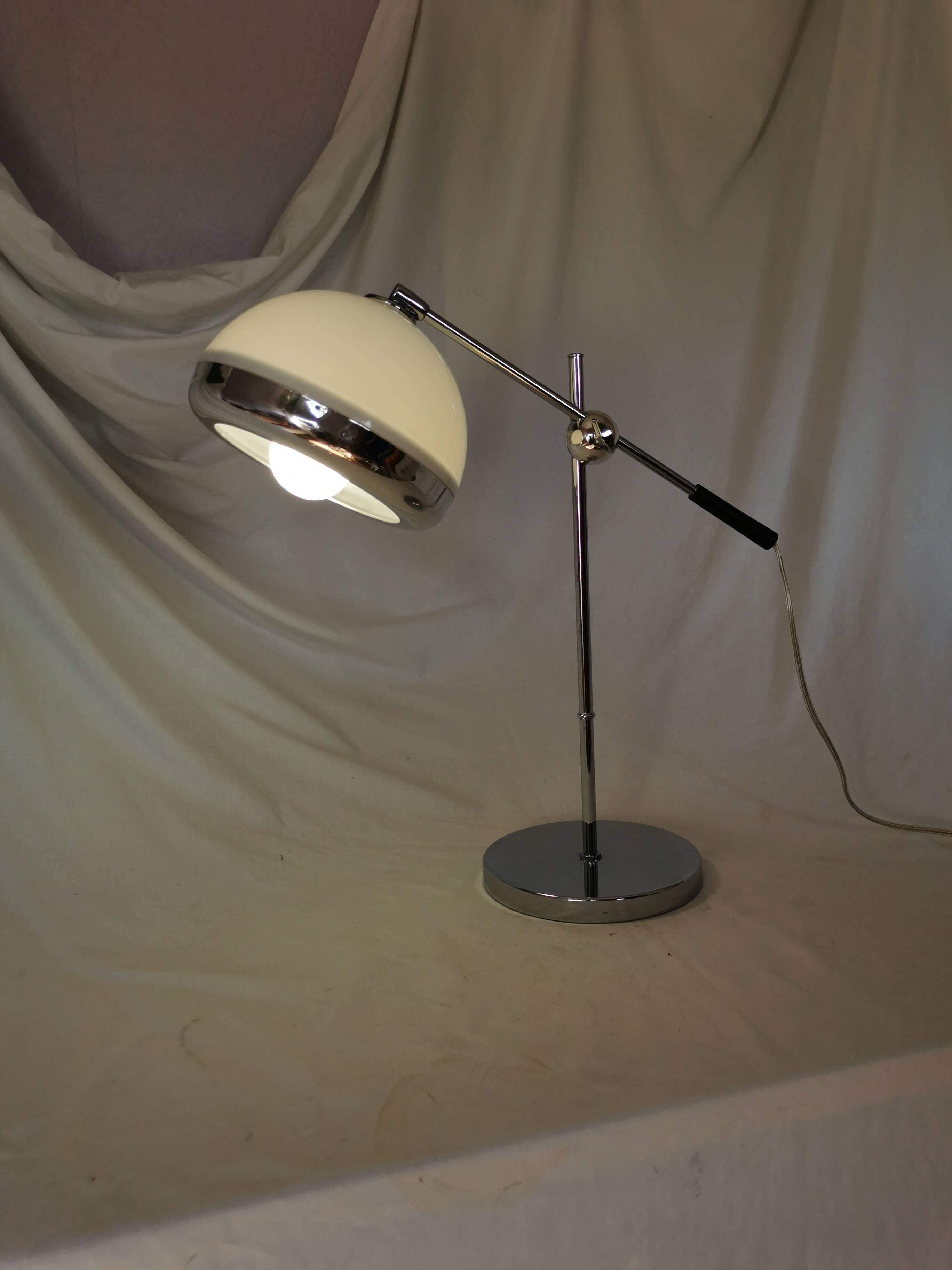 Lampe articulée, plastique et chrome, champignon, style 1970