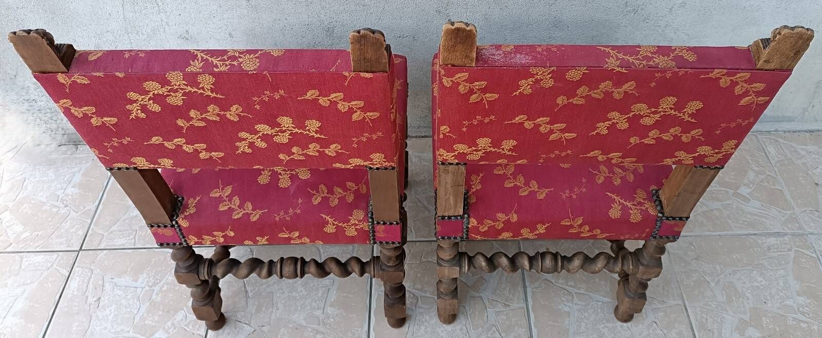 Pair of Louis XIII chairs in walnut, 19th century.