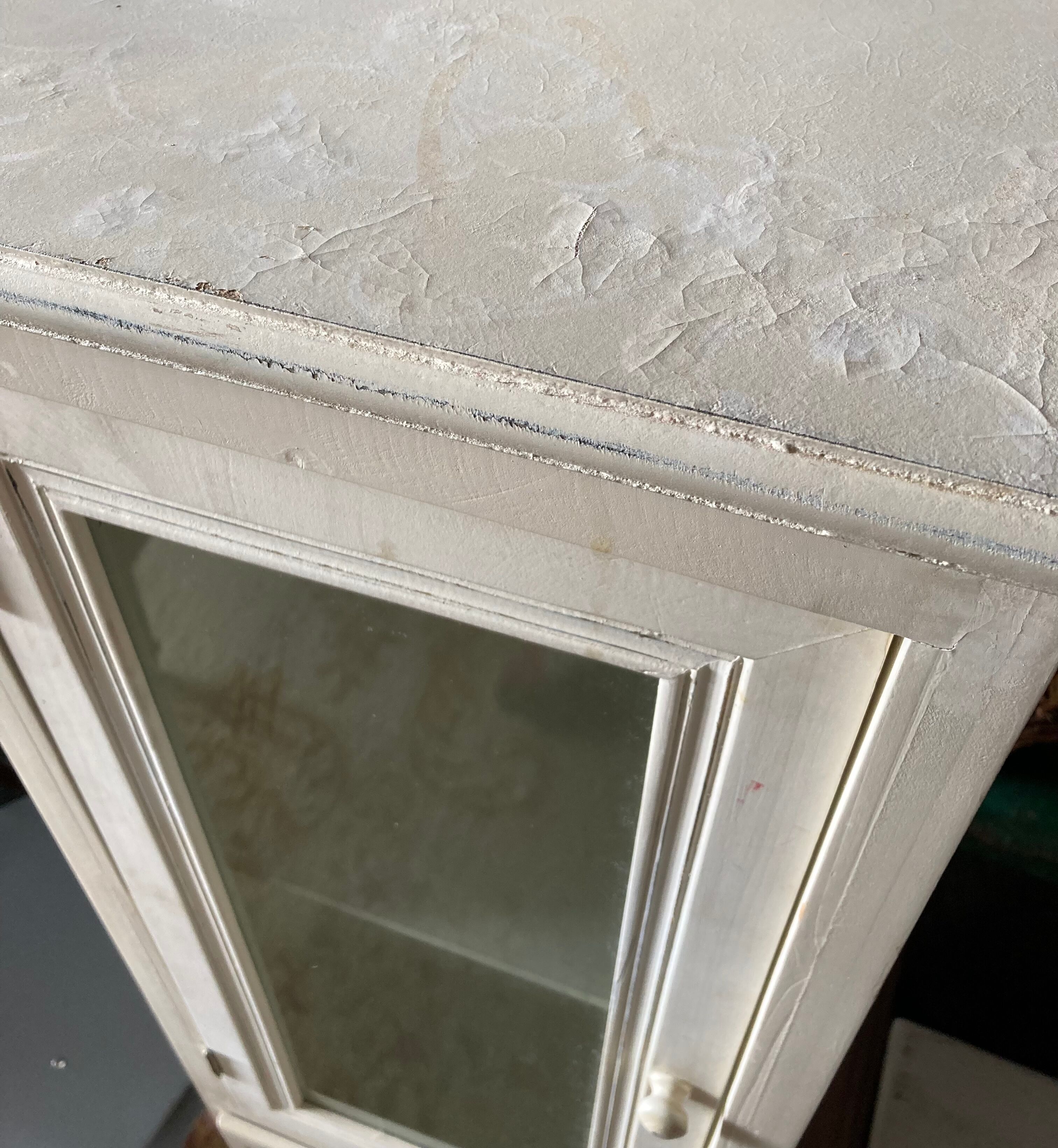 Bathroom top cabinet