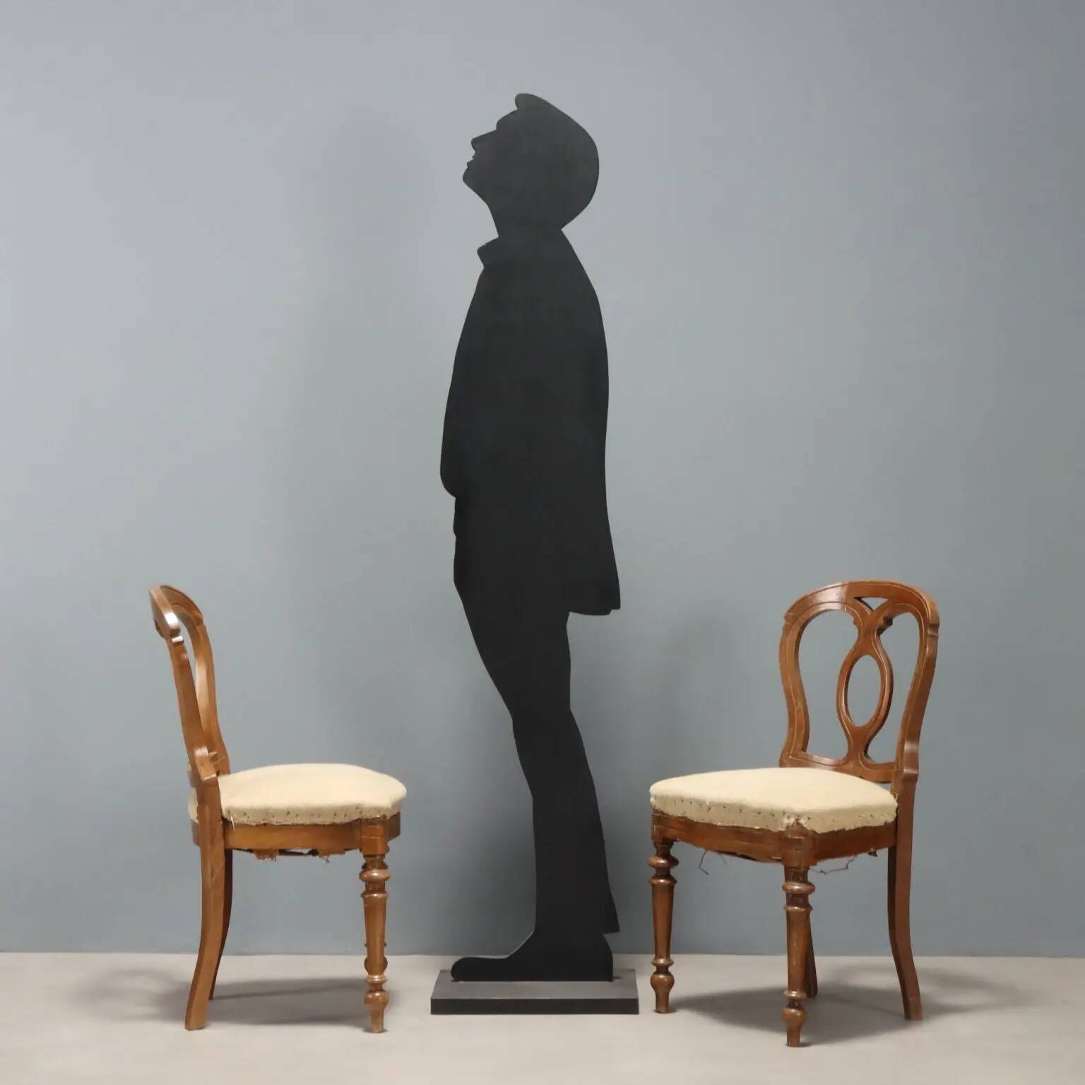 Antique walnut chairs with horsehair upholstery, Italy, 19th century.