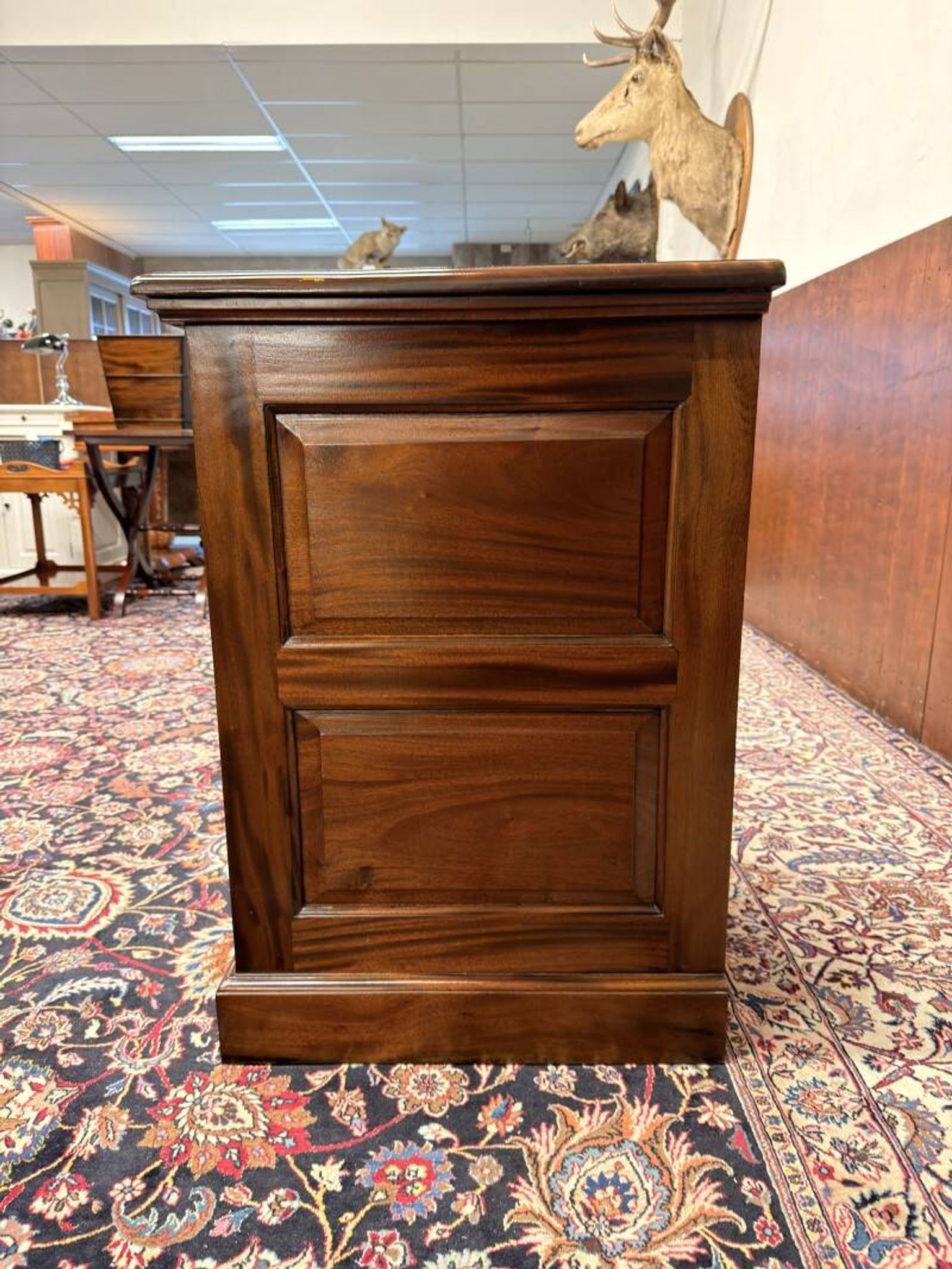 Classic English Mahogany Chest of Drawers