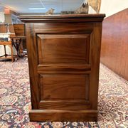 Classic English Mahogany Chest of Drawers