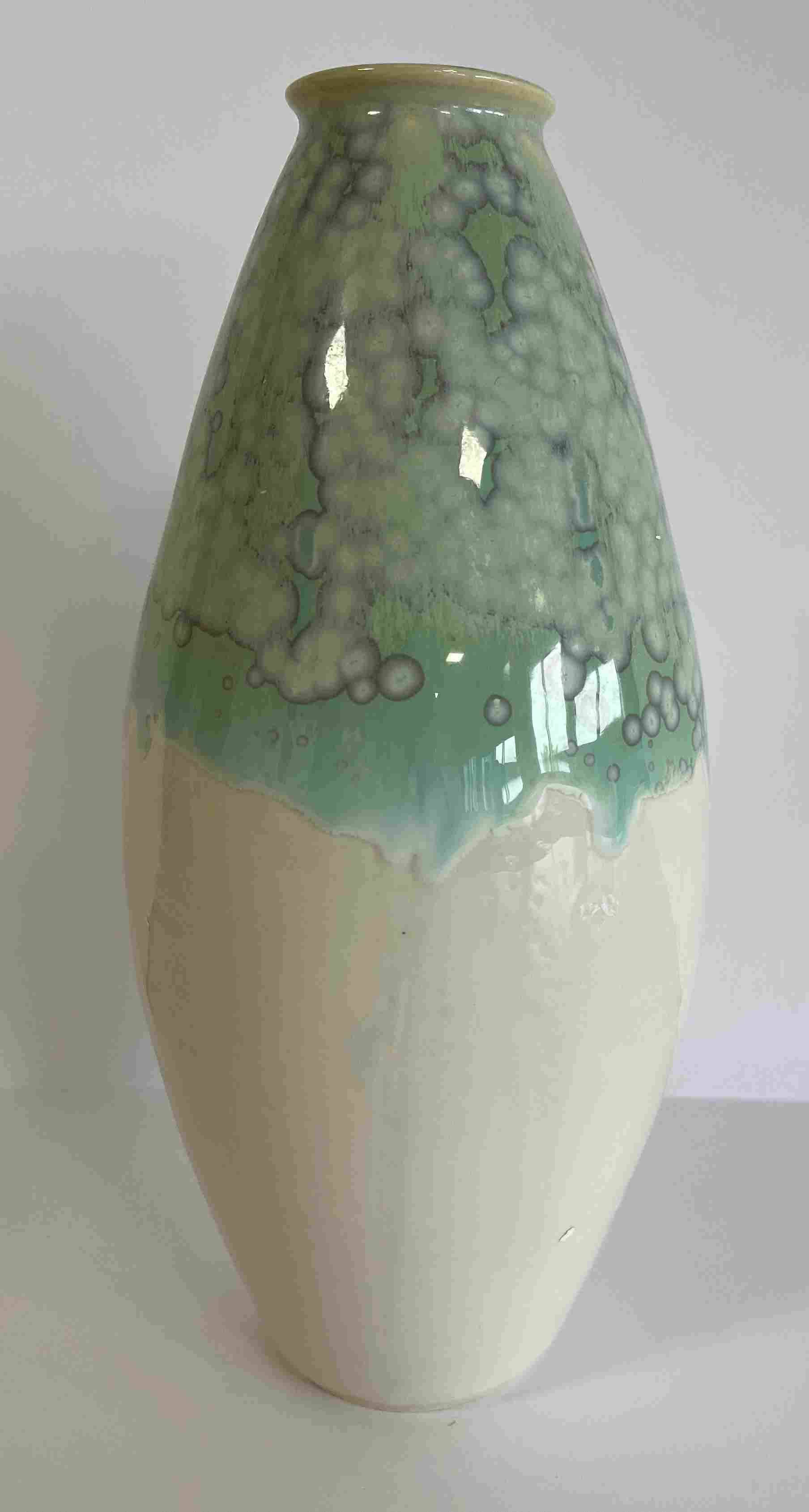 Superb "shell" shaped ceramic vase with crystallization signed