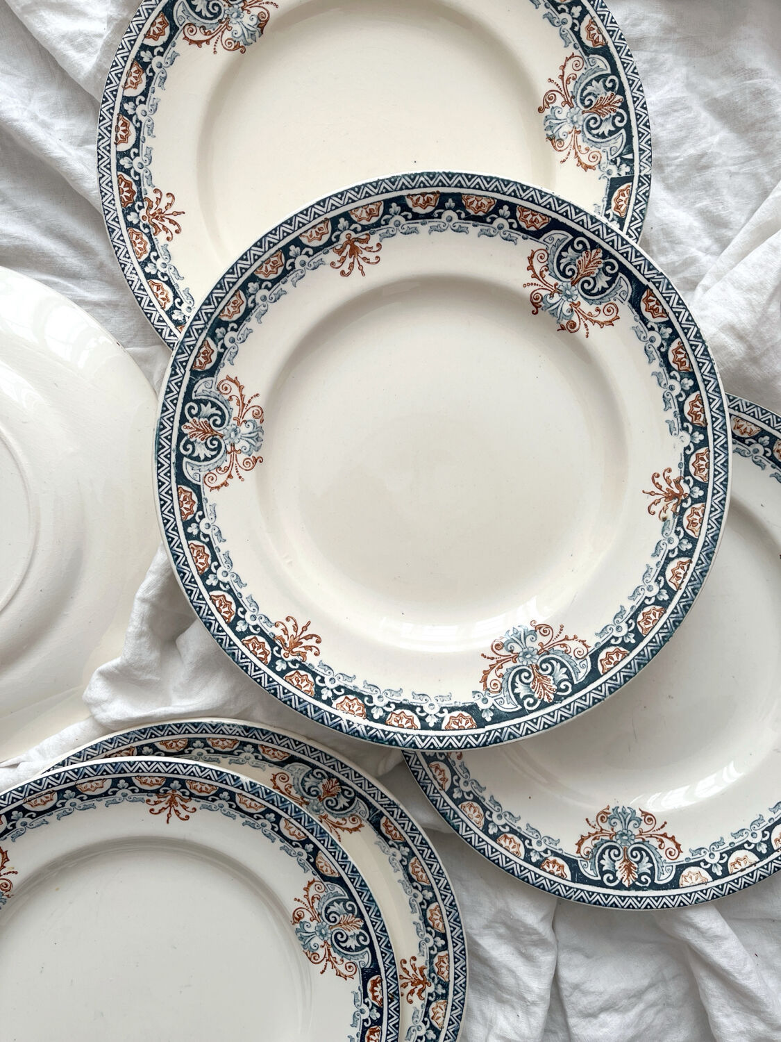 6 flat plates in ironstone "Diderot" Longwy