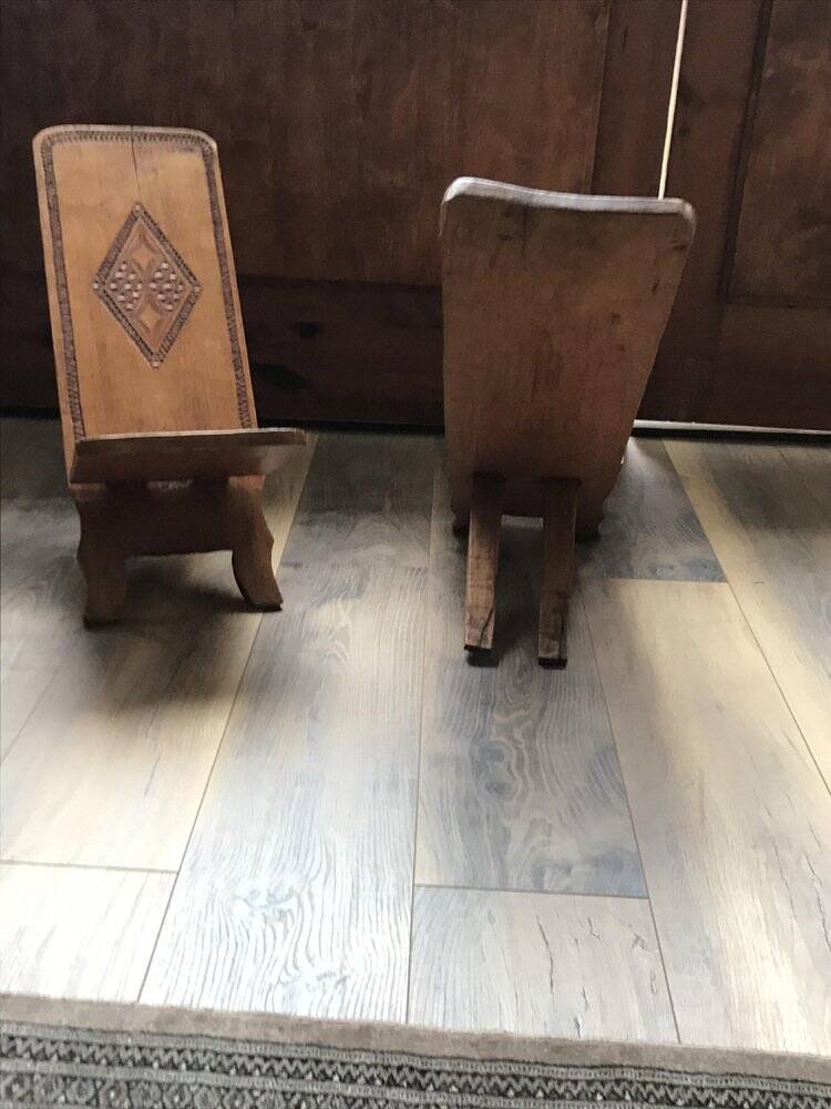 Set of 2 sculpted brown wooden chairs, Cuba 1960s, vernacular style.