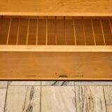 Armoire à deux portes conçue par Mojmír Požár, Tchécoslovaquie, années 1960.