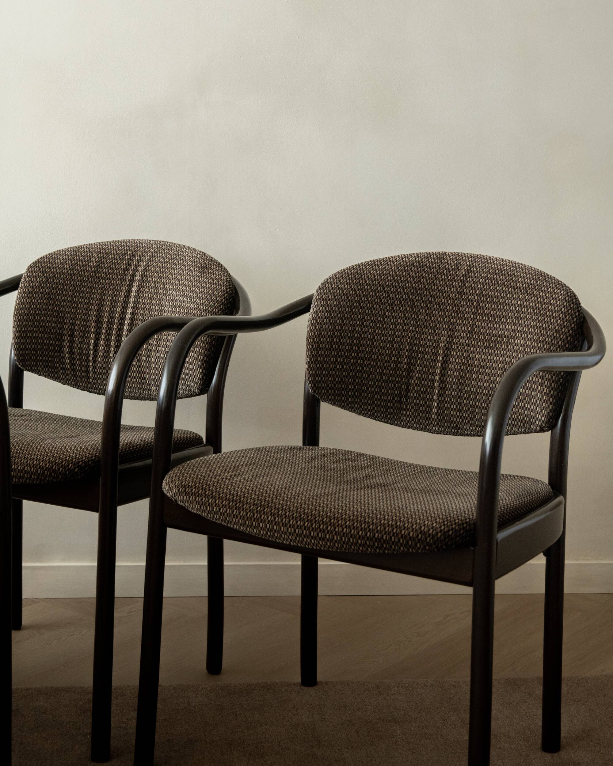 4 chaises de salle à manger postmodernes en bois cintré 235 F par Hartmut Lohmeyer Thonet, années 1980