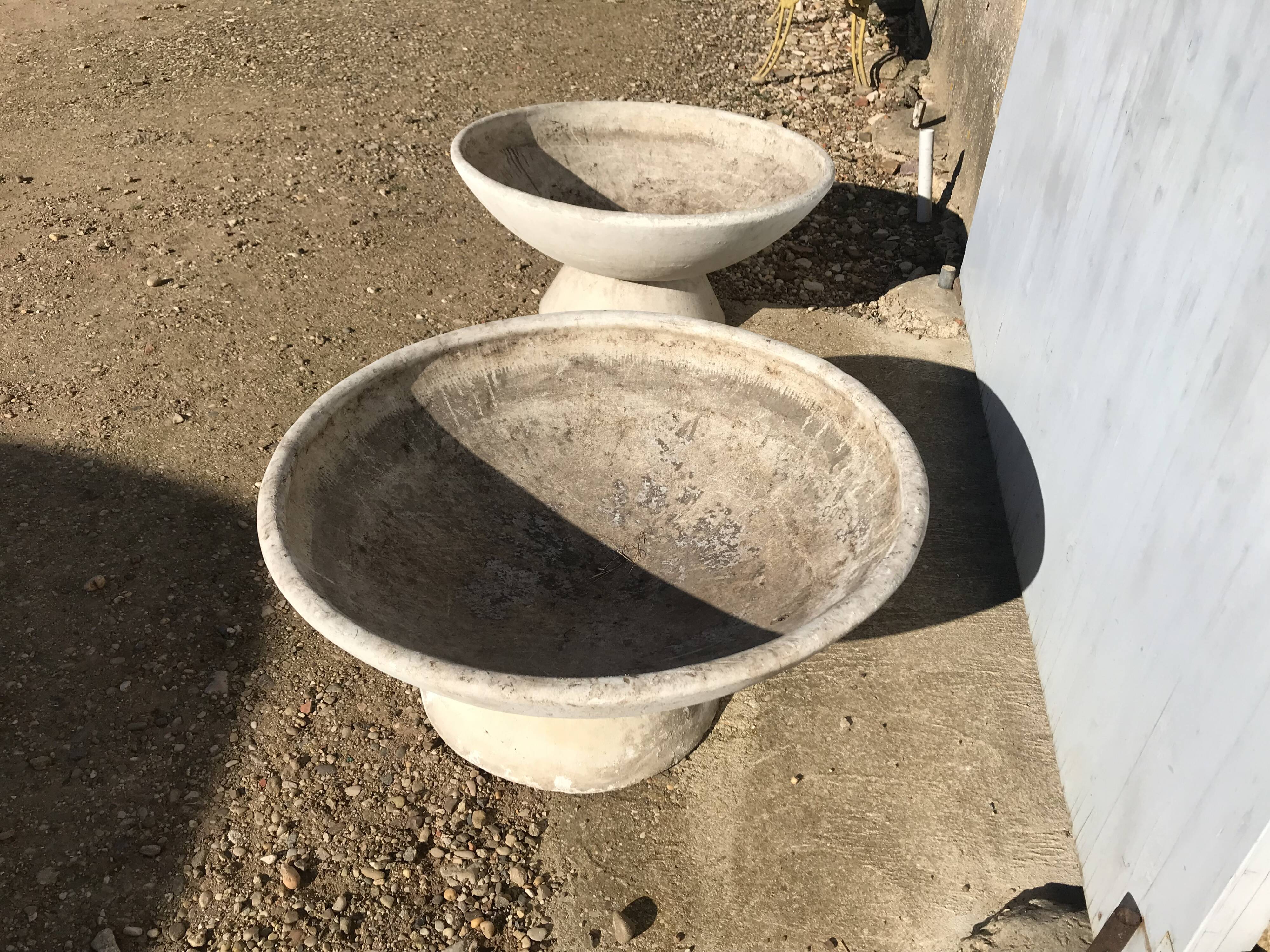 Pair of saucers garden pots
