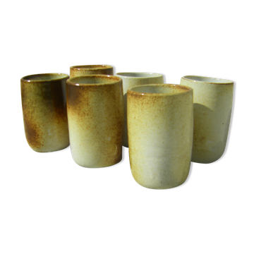 Six verres en grès