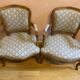 Paire de fauteuils de style Louis XV tissu moderne