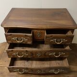 Petite Commode  Dite " Parisienne " En Noyer Et Hêtre .