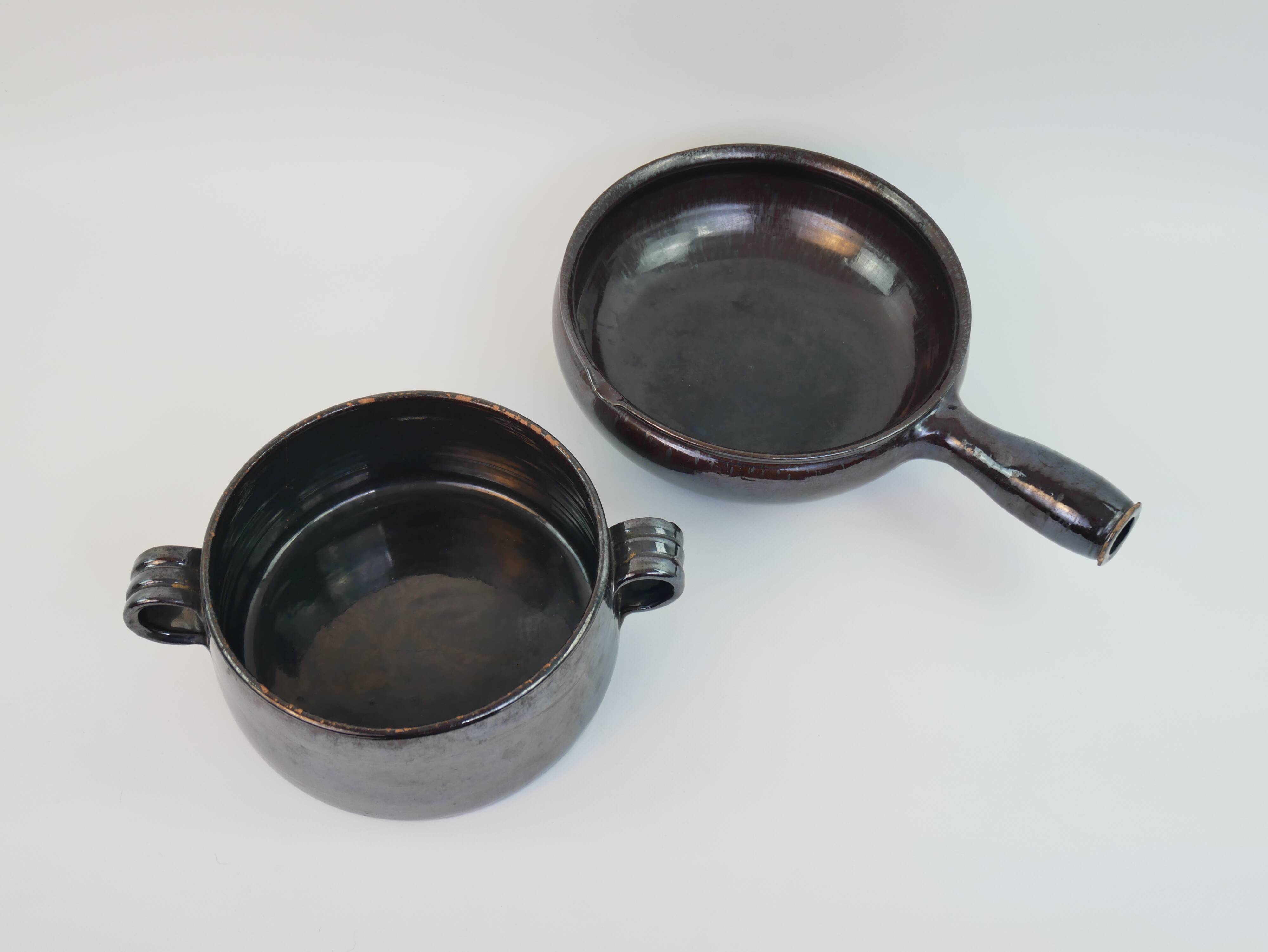 Ebony enameled ceramic fondue pot signed André Martin Vallauris 1950s