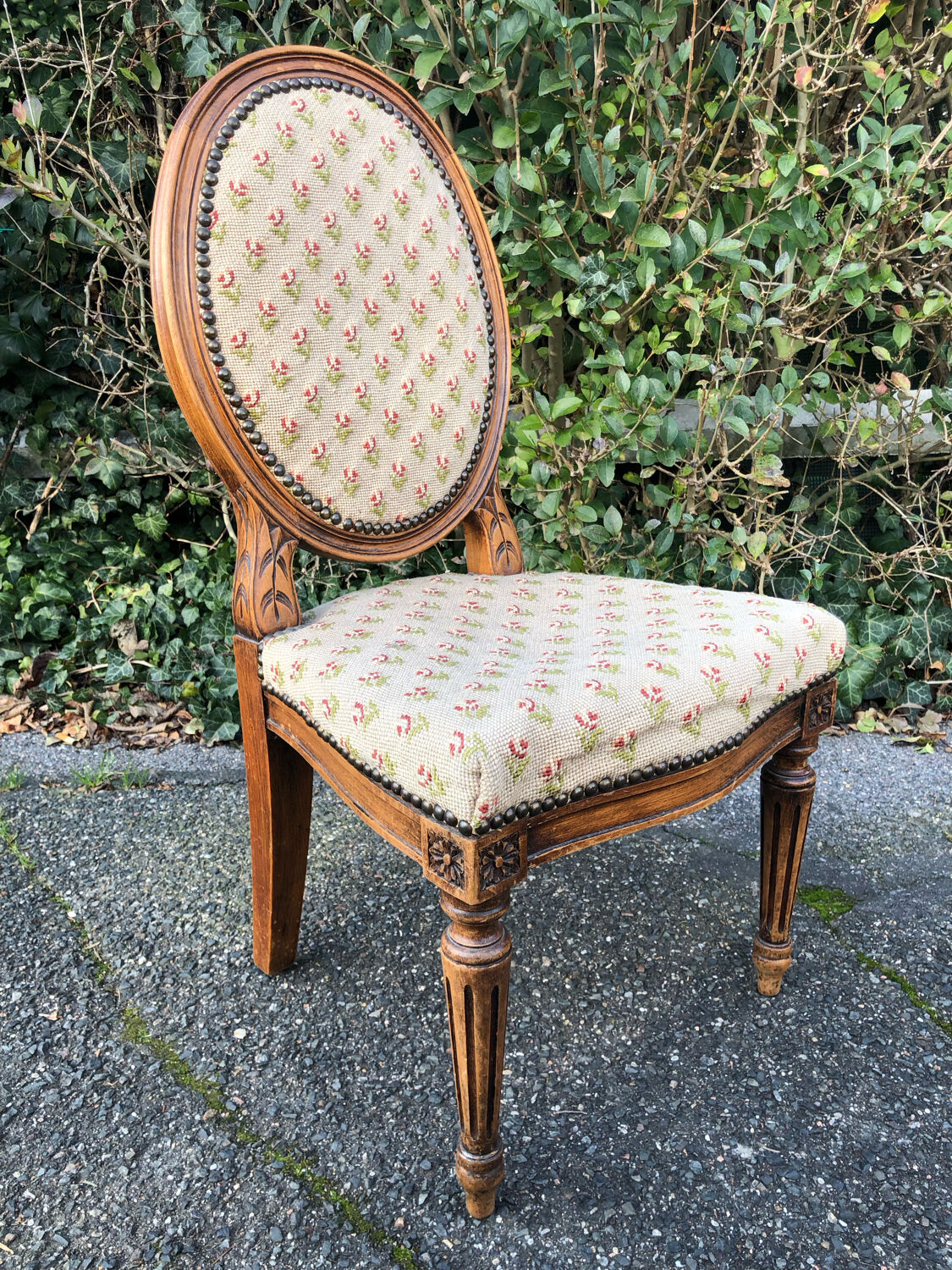 Children's chair medallion