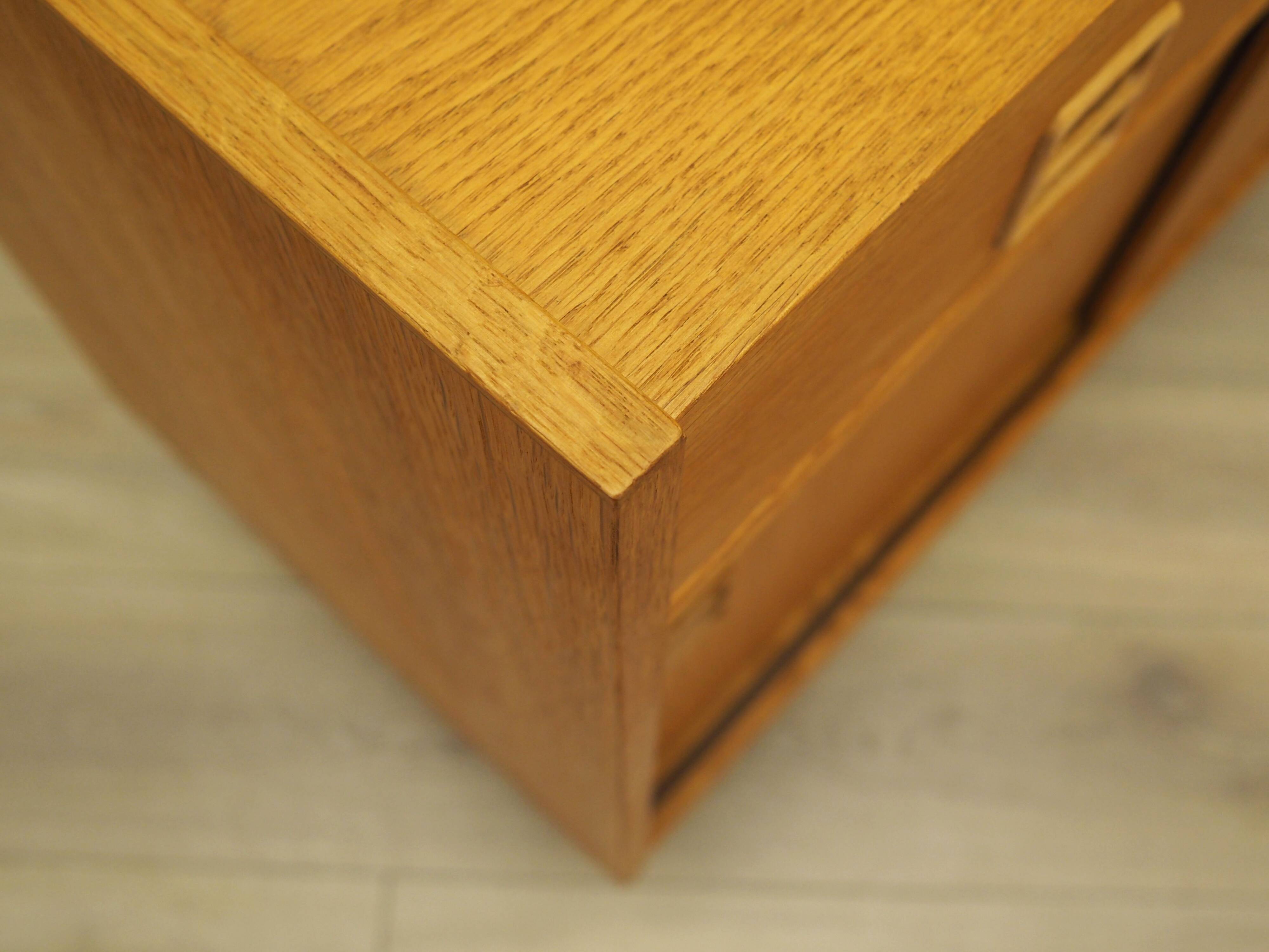 Meuble en frêne, design danois, années 1960, production : Danemark