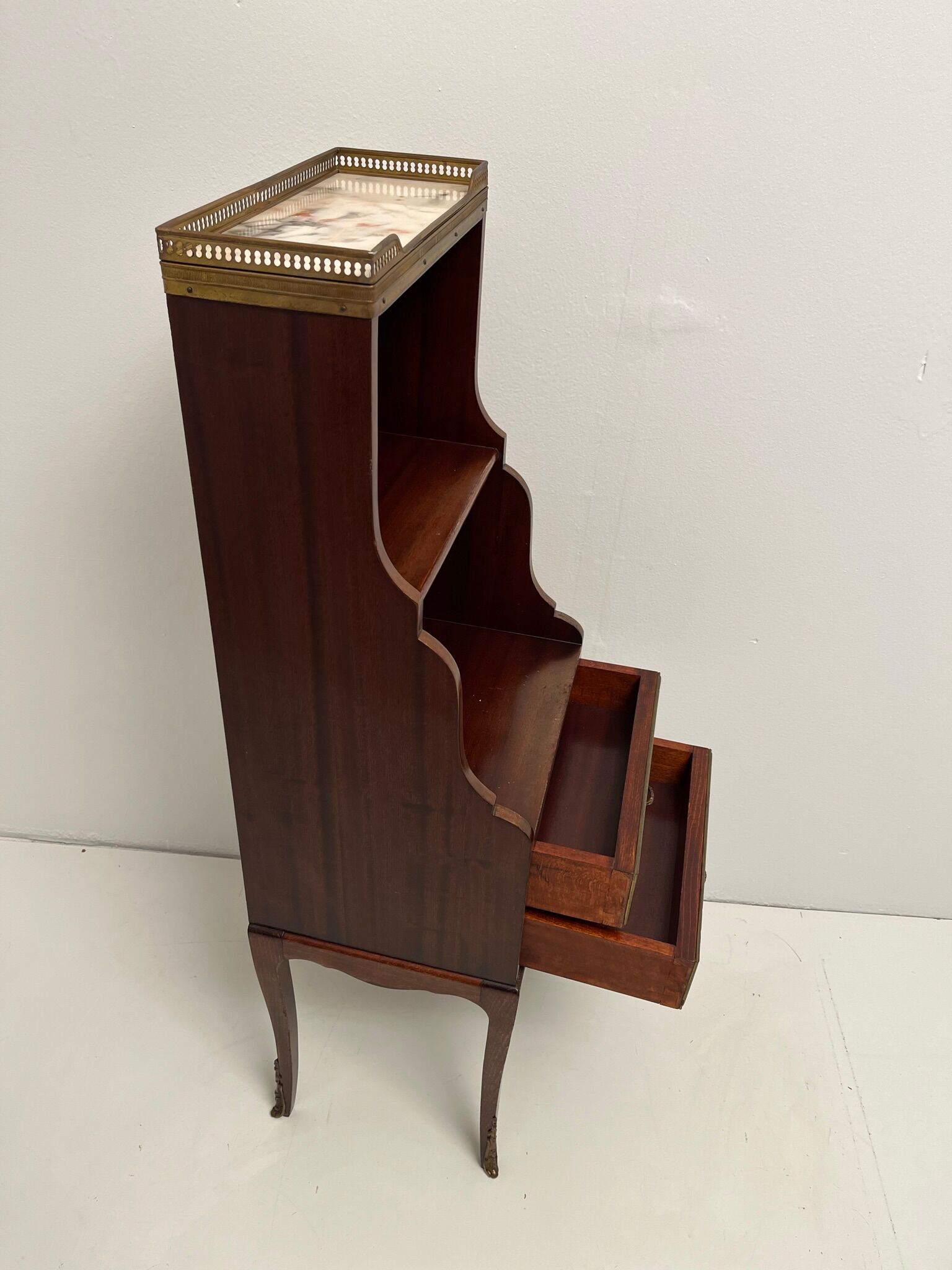 Louis XVI entrance furniture