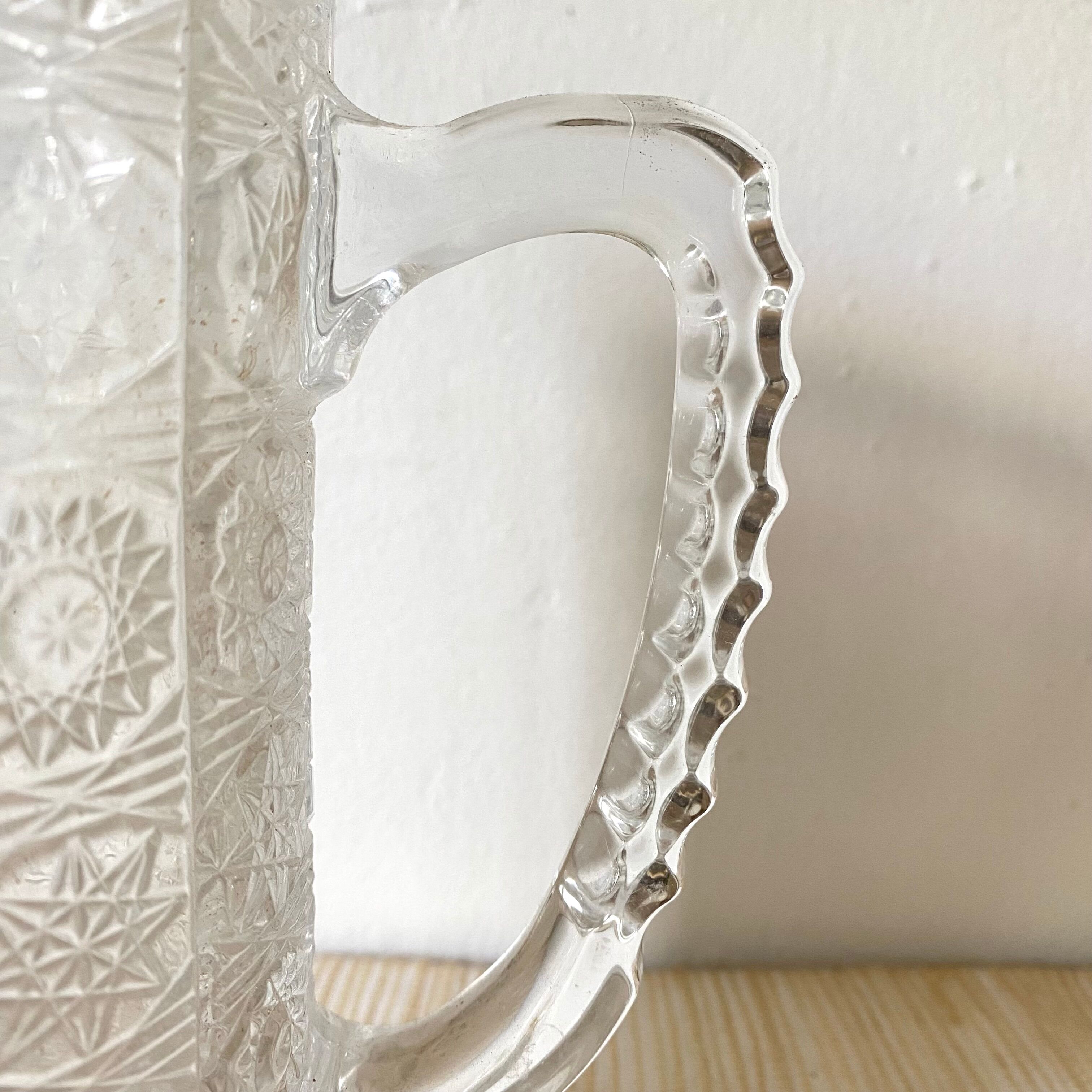 Pichet en verre moulé 23 cm