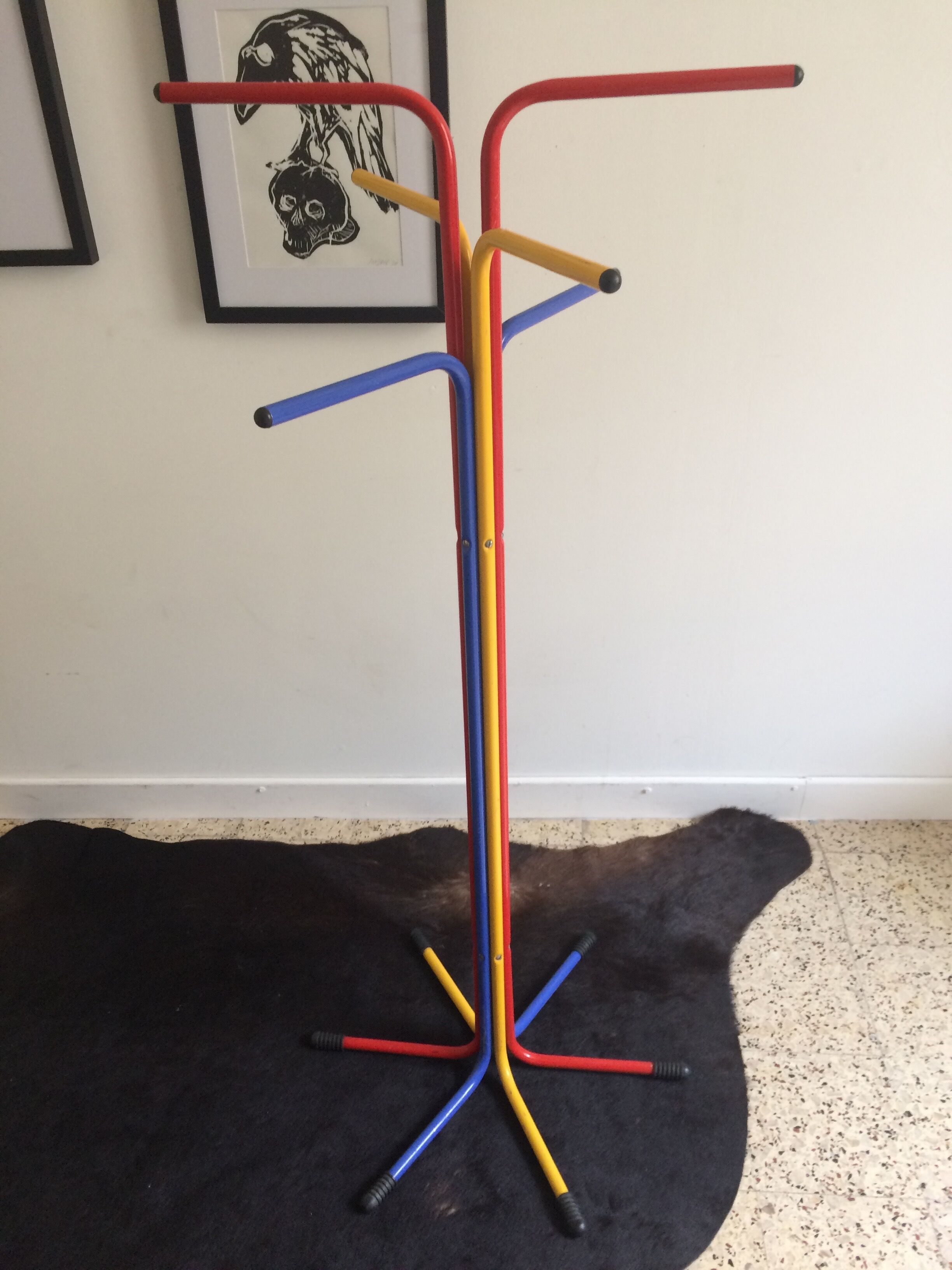 Children's coat rack from the 80s in lacquered metal.