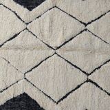 Traditional handmade wool rug, size 1.4/2.6 m.