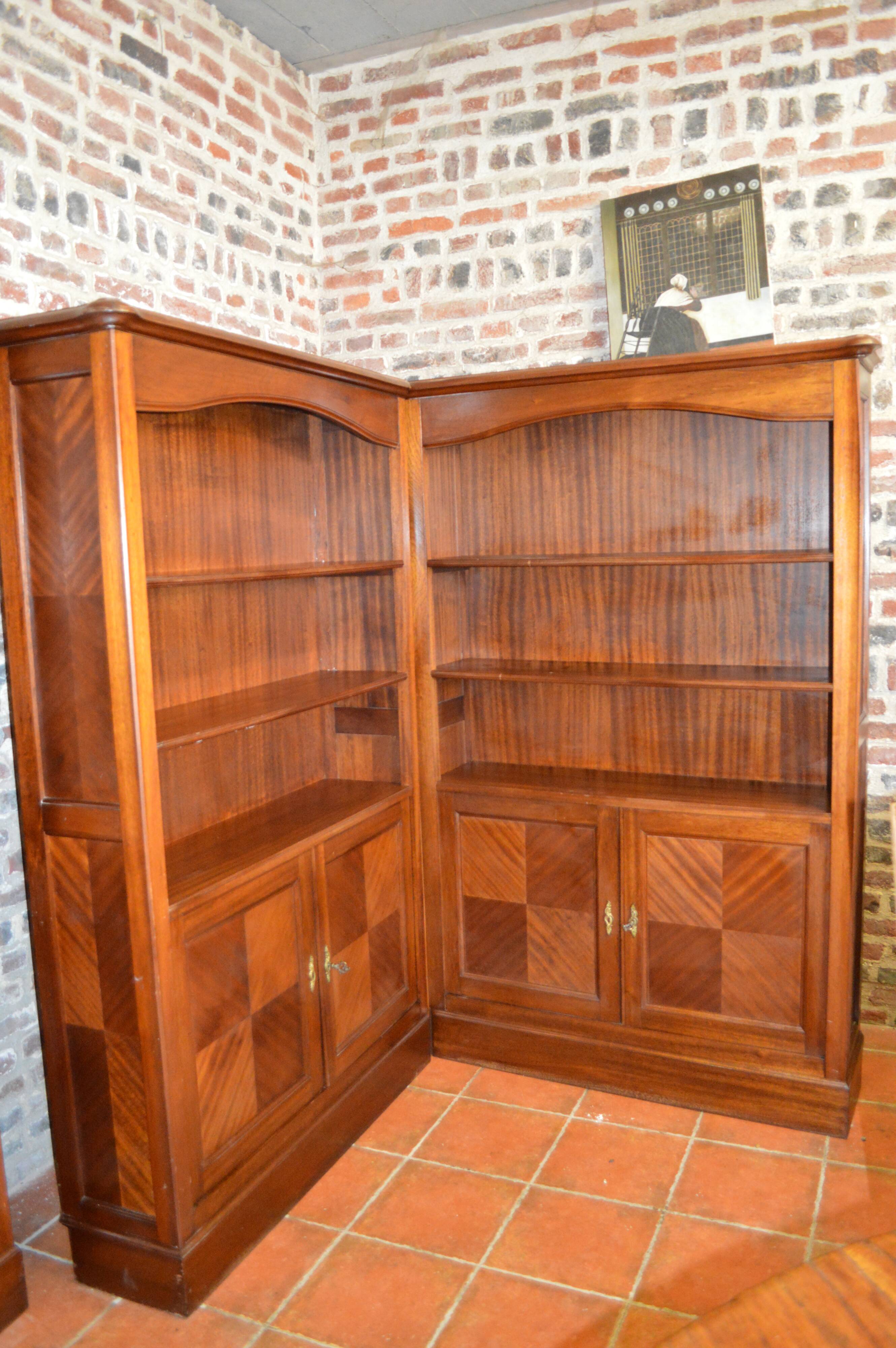 Open mahogany corner bookcase